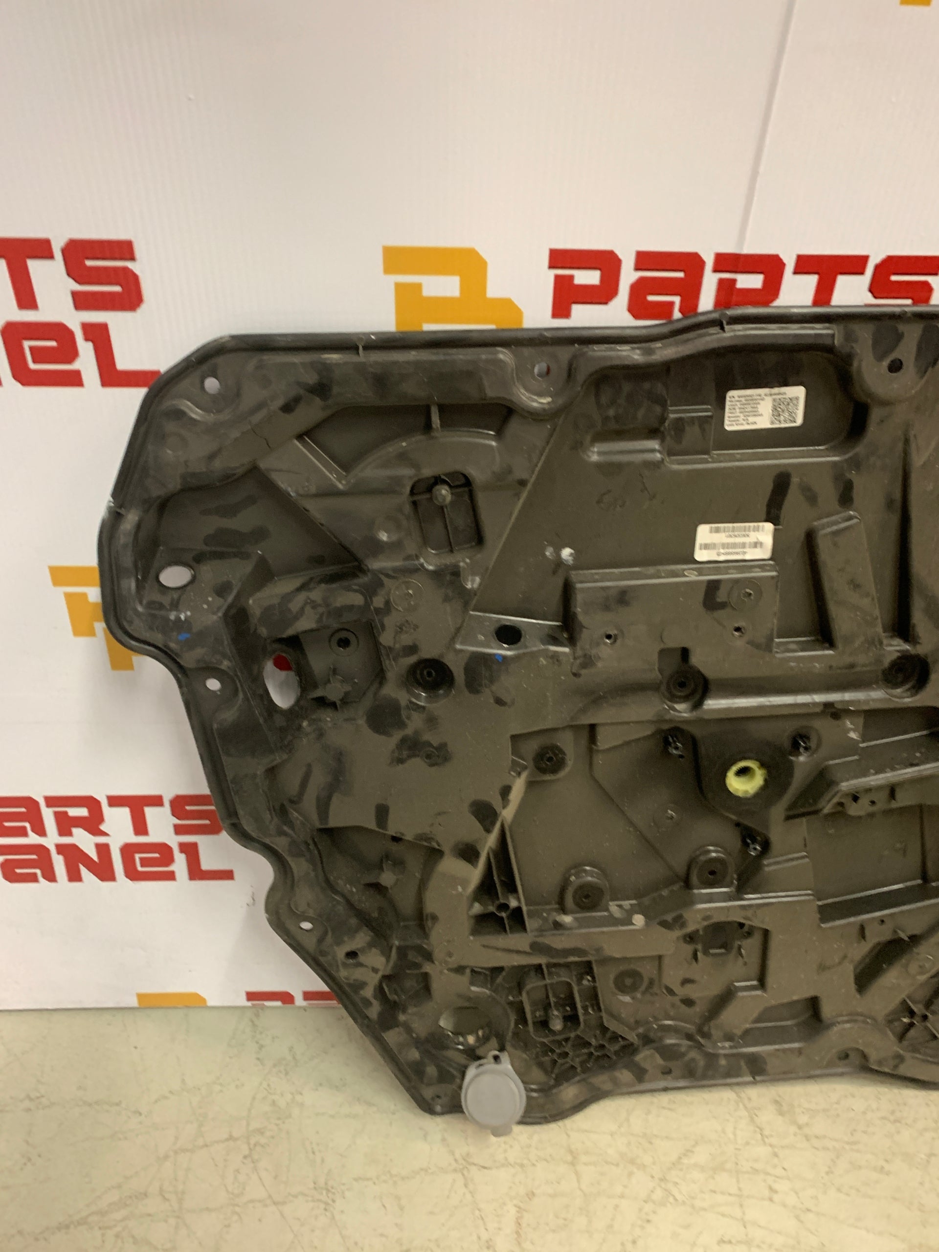 2019 - 2024 RAM 1500 DRIVER SIDE FRONT DOOR WINDOW REGULATOR INNER PANEL CB59114P