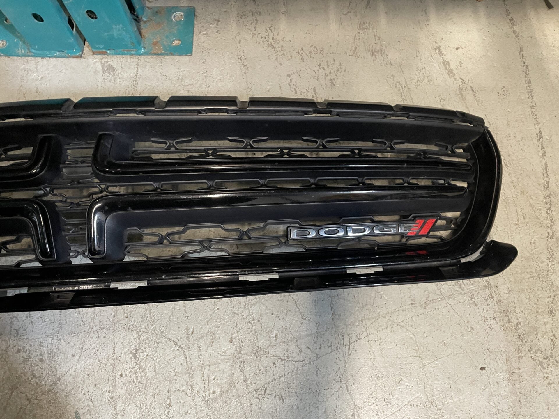 2015 - 2018 DODGE CHARGER FRONT GRILLE 68226527AA