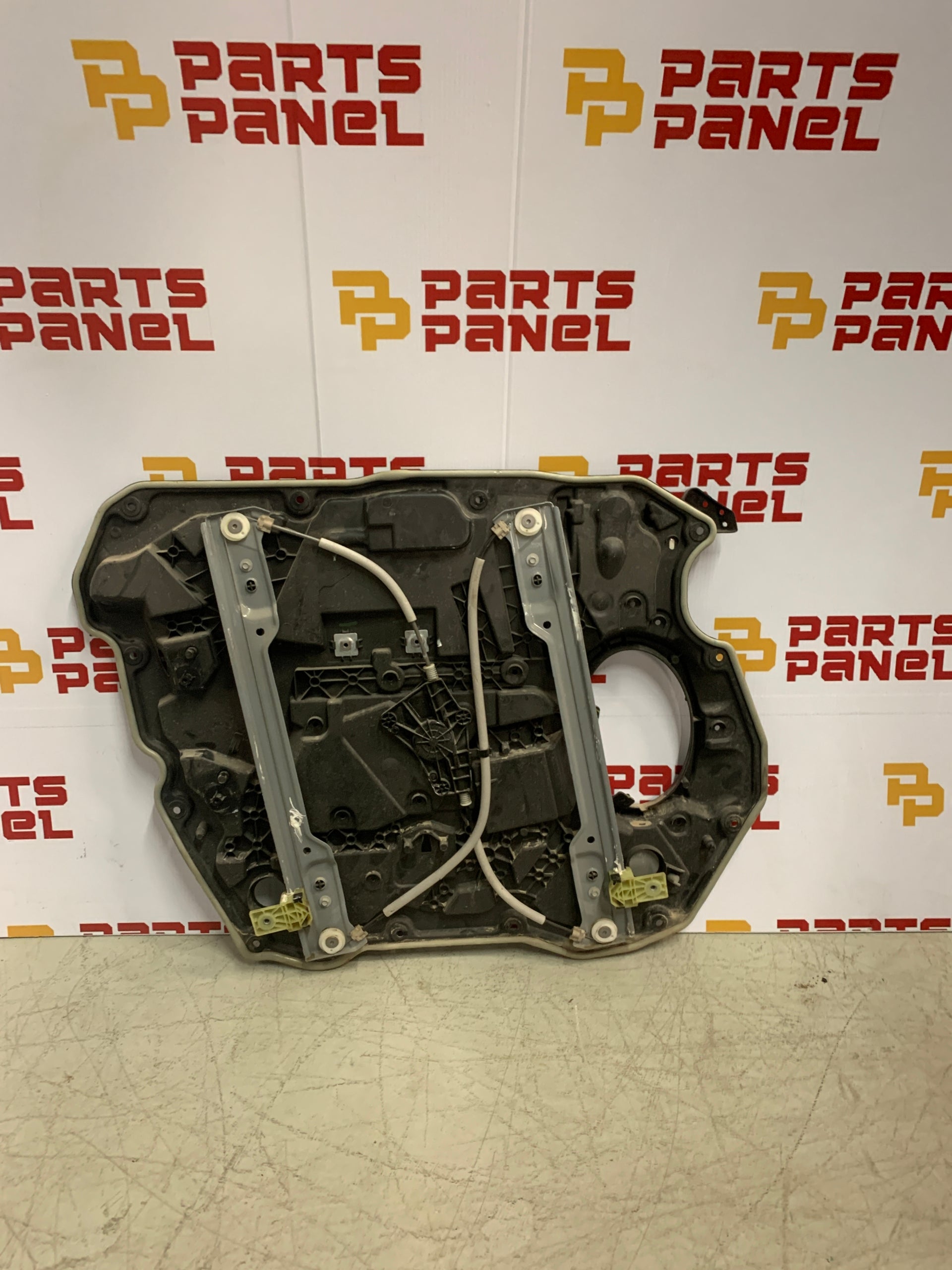 2011 - 2024 RAM 2500 / 3500 PANEL INTERIOR REGULADOR DE VENTANA DE PUERTA DELANTERA LADO DEL CONDUCTOR