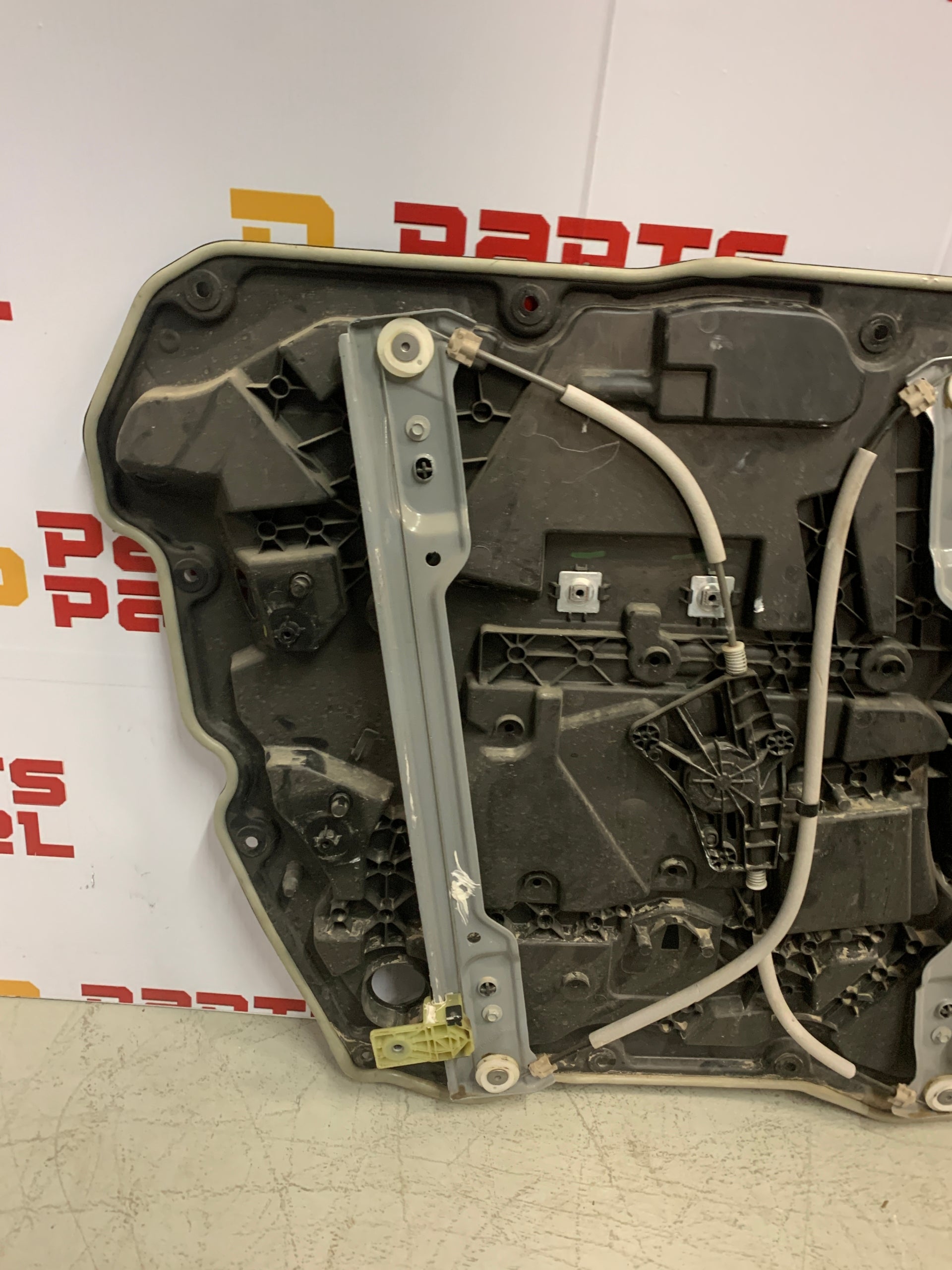 2011 - 2024 RAM 2500 / 3500 PANEL INTERIOR REGULADOR DE VENTANA DE PUERTA DELANTERA LADO DEL CONDUCTOR