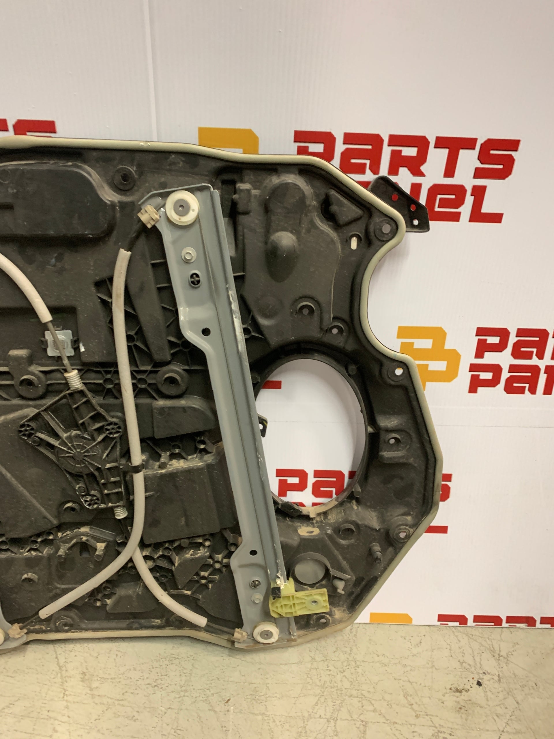 2011 - 2024 RAM 2500 / 3500 PANEL INTERIOR REGULADOR DE VENTANA DE PUERTA DELANTERA LADO DEL CONDUCTOR