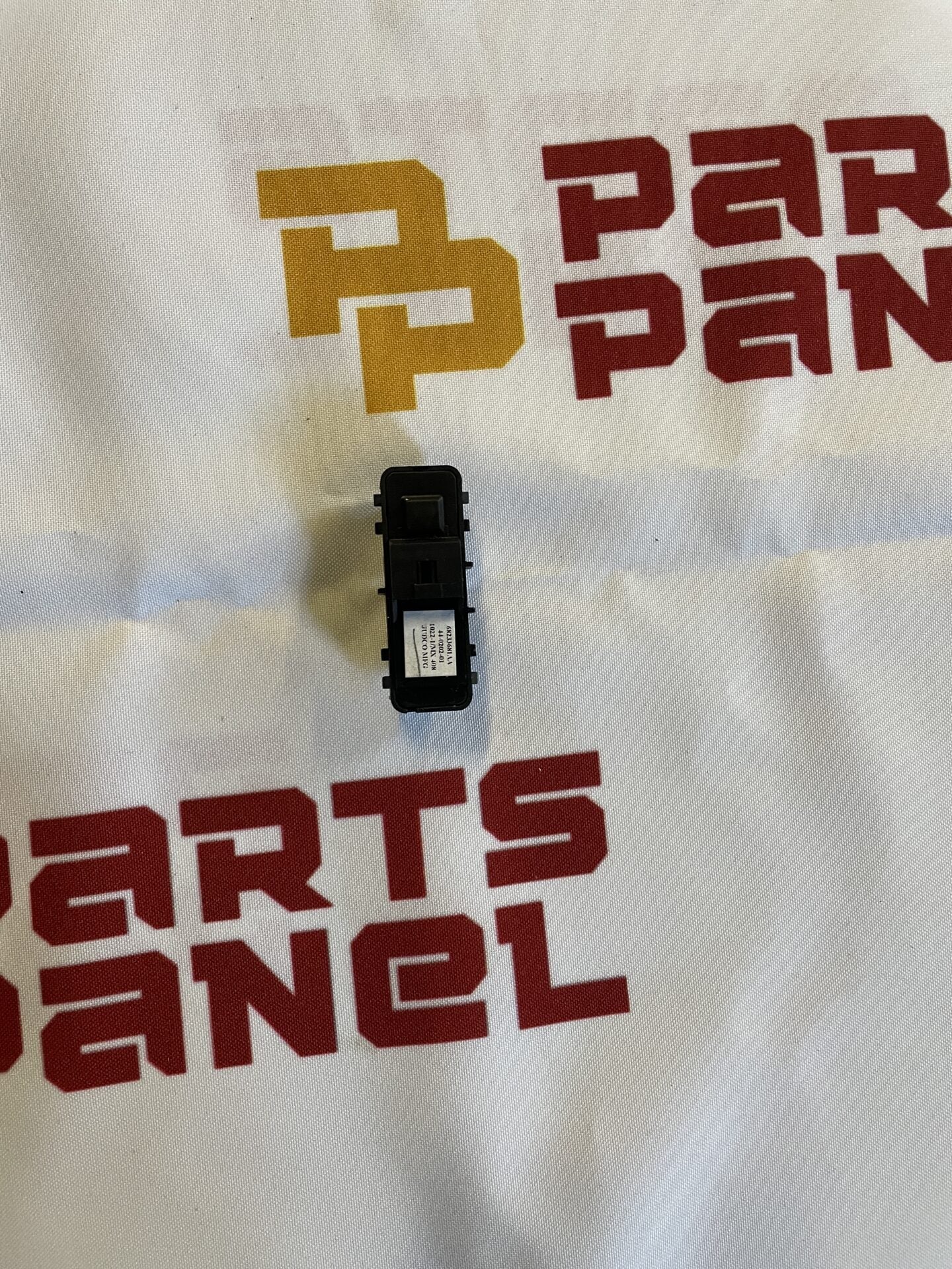 2015 - 2024 CHRYSLER 300 / DODGE CHARGER / RAM 2500 3500 / JEEP COMPASS INTERRUPTOR DE MEMORIA 68233681AA
