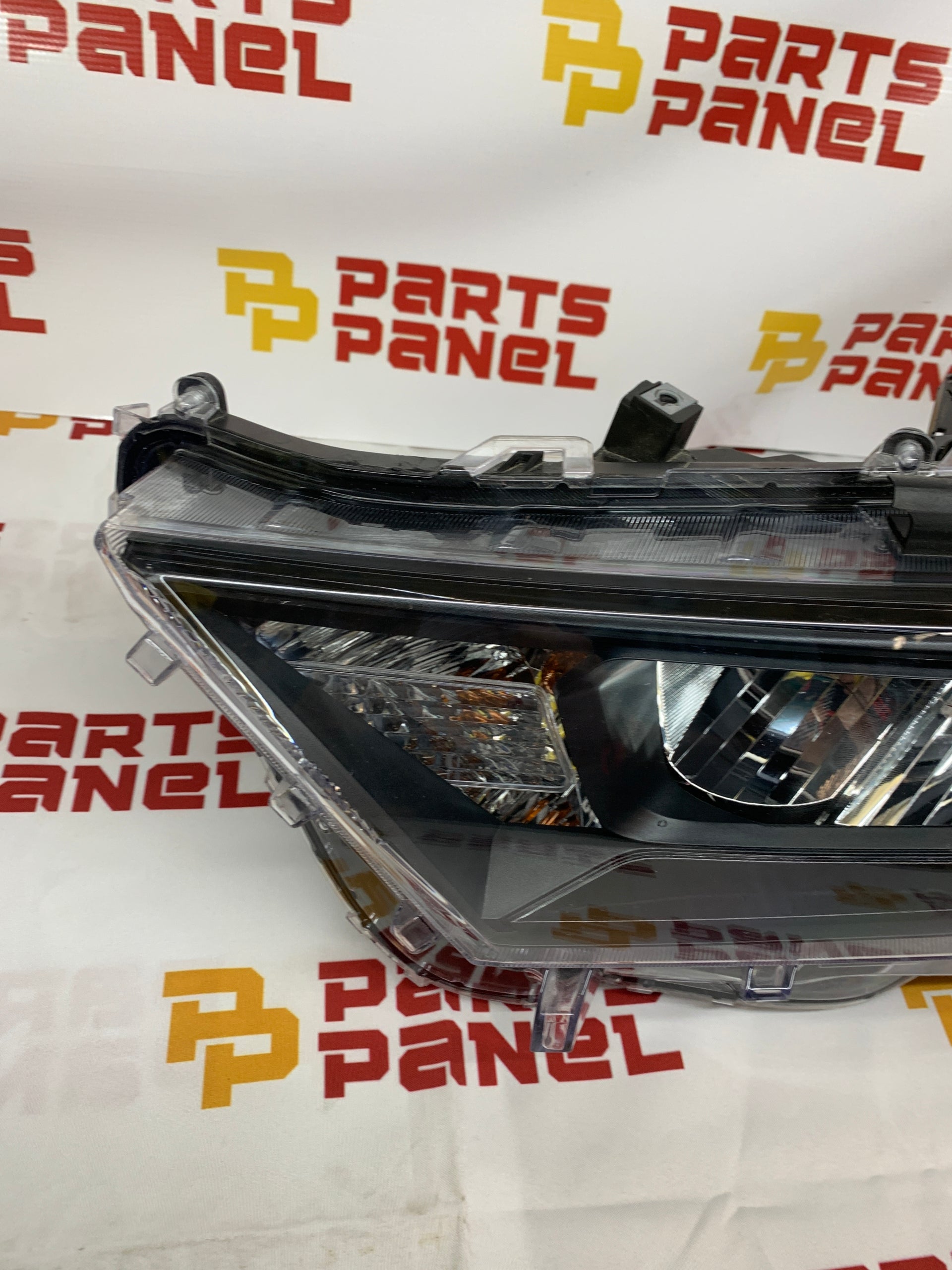 FARO DELANTERO ORIGINAL OEM LADO DEL CONDUCTOR TOYOTA RAV4 HÍBRIDO 2022-2024 81150-0R430