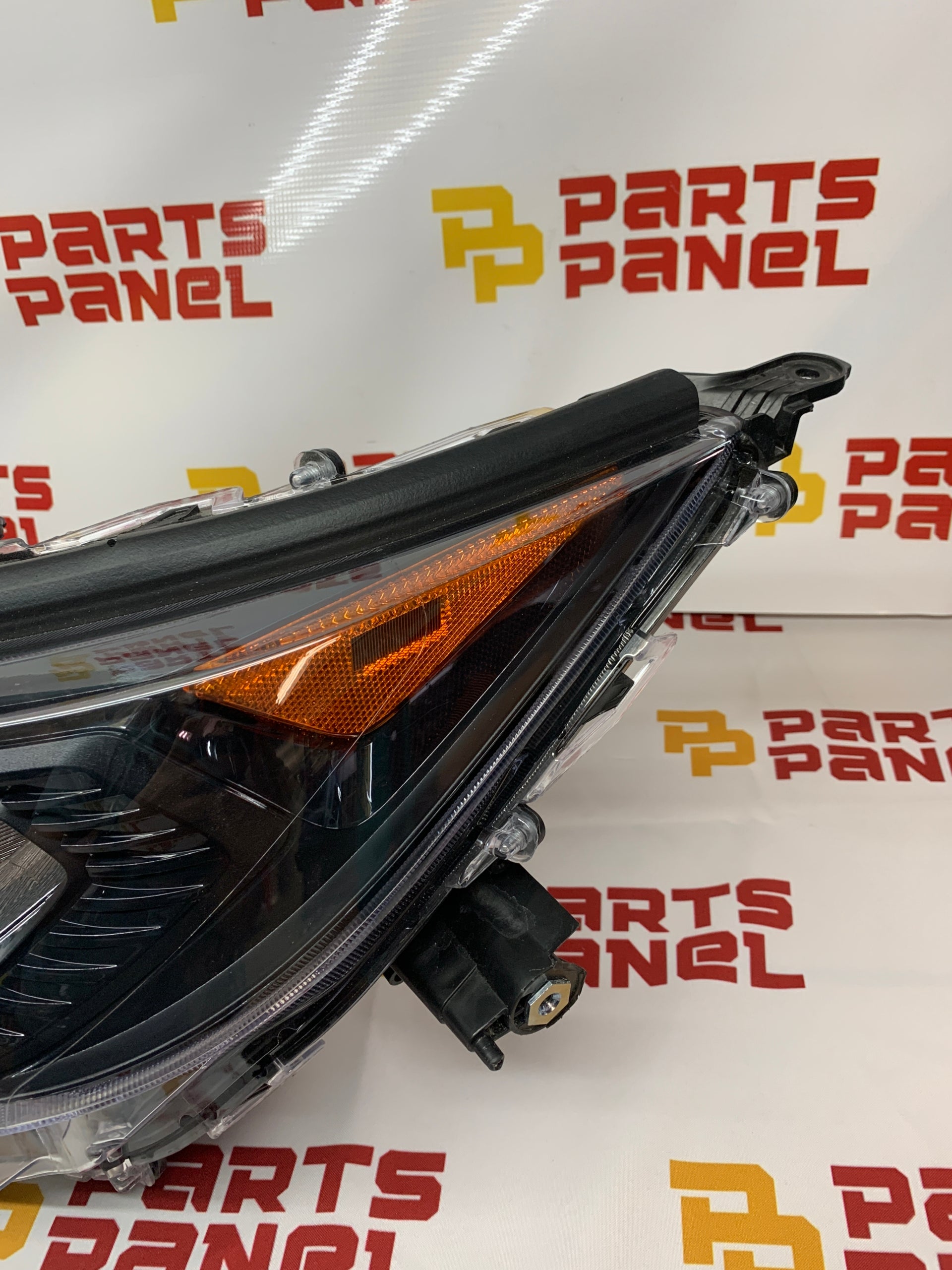 FARO DELANTERO ORIGINAL OEM LADO DEL CONDUCTOR TOYOTA RAV4 HÍBRIDO 2022-2024 81150-0R430