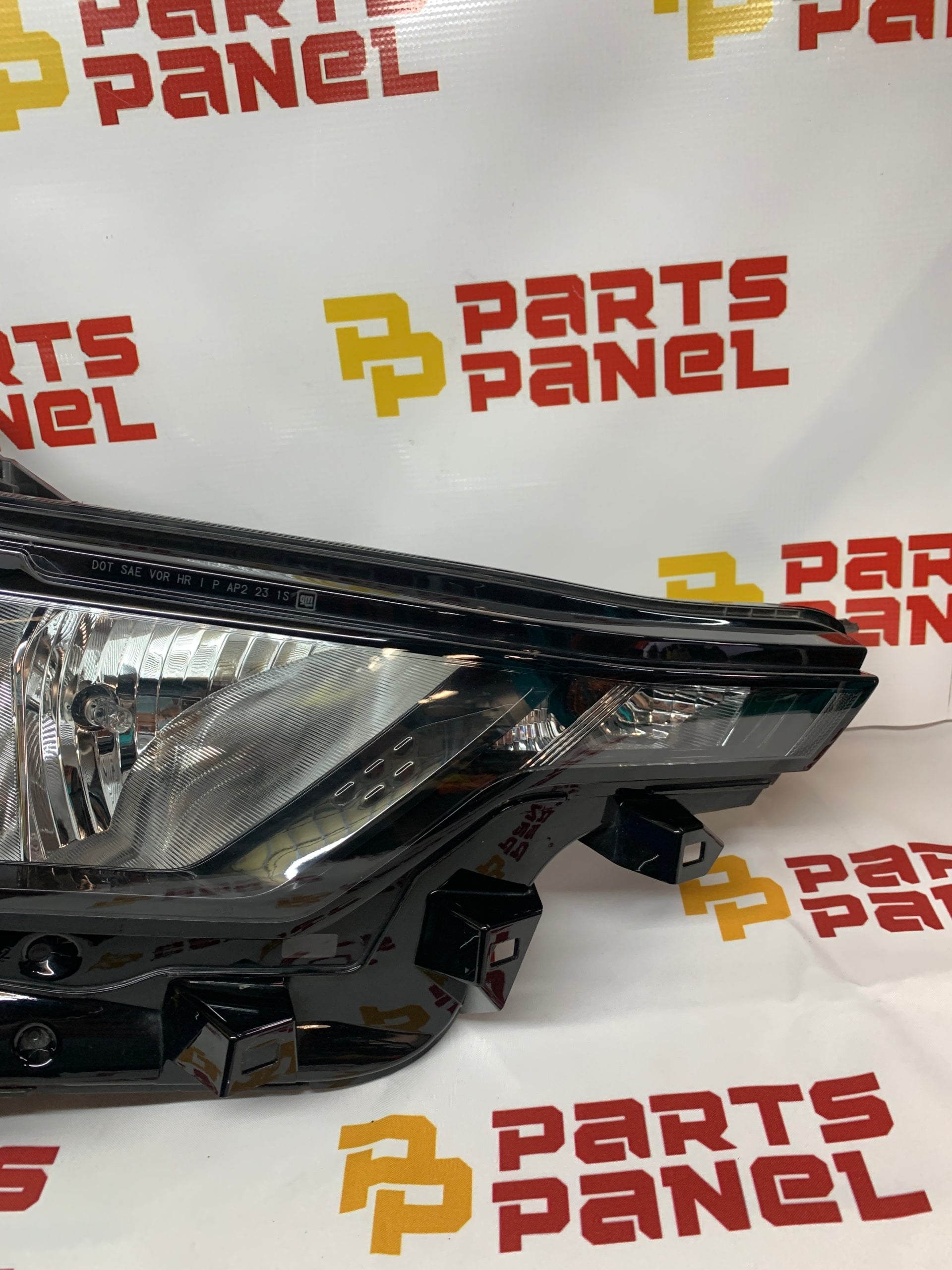 2023 - 2025 CHEVY COLORADO PASSENGER SIDE HALOGEN OEM HEADLIGHT 85045267