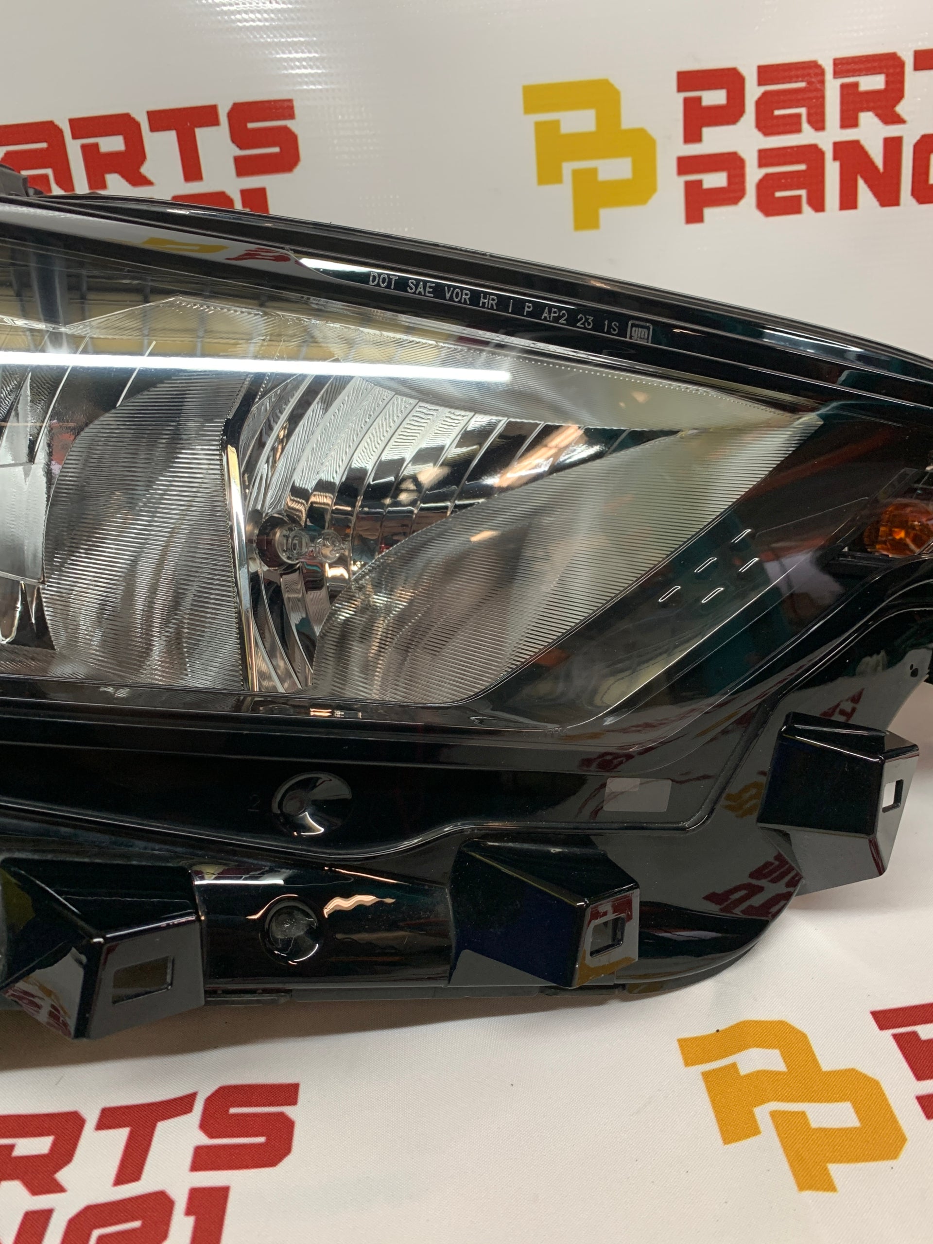 2023 - 2025 CHEVY COLORADO PASSENGER SIDE HALOGEN OEM HEADLIGHT 85045267