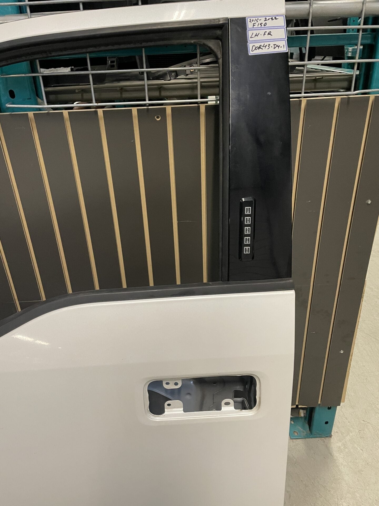 2015 - 2022 FORD F-150 LEFT HAND SIDE FRONT DOOR