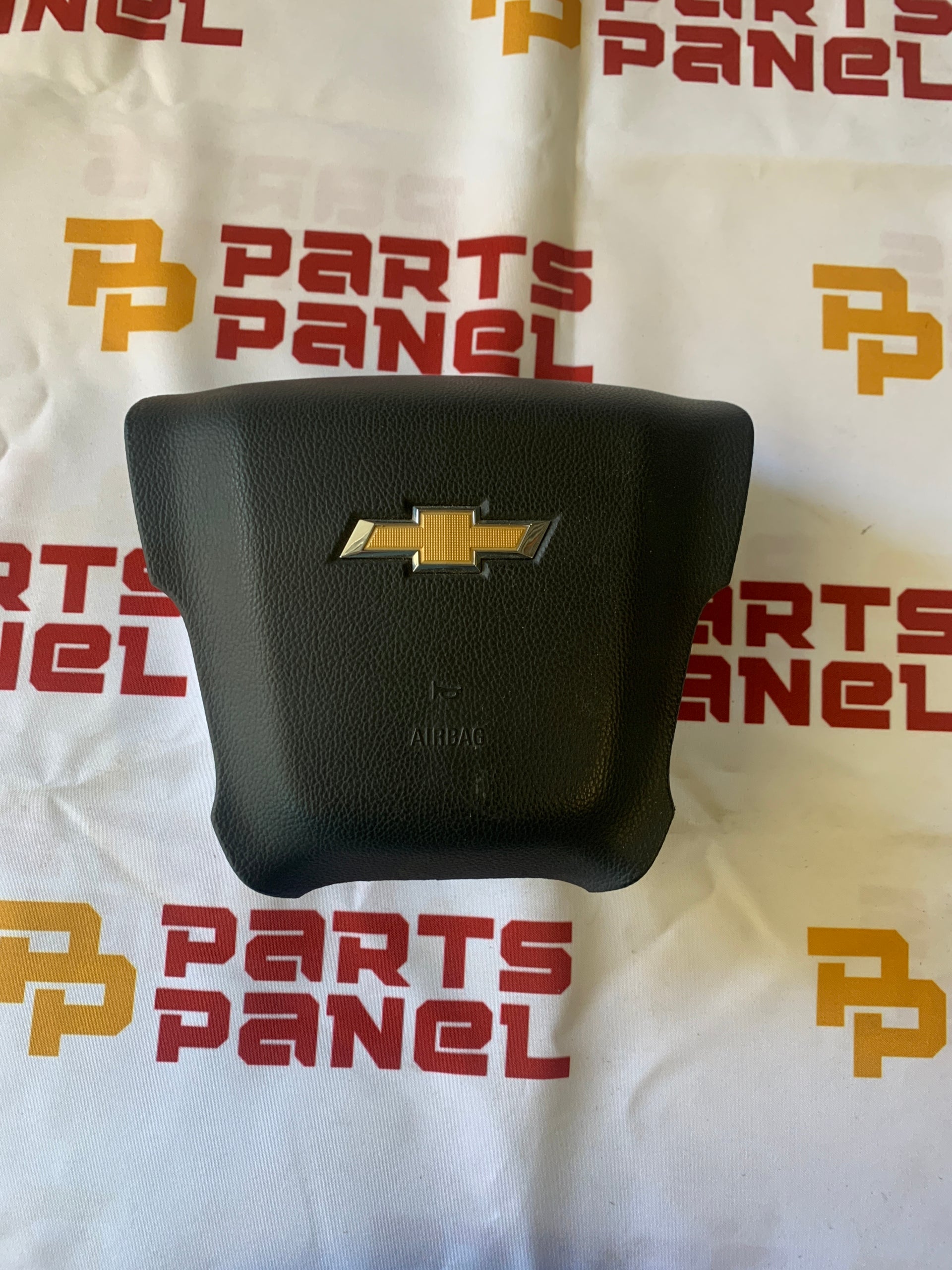 2014 - 2020 CHEVY SILVERADO 1500 / SUBURBAN / TAHOE LEFT SIDE WHEEL AIRBAG 84057084