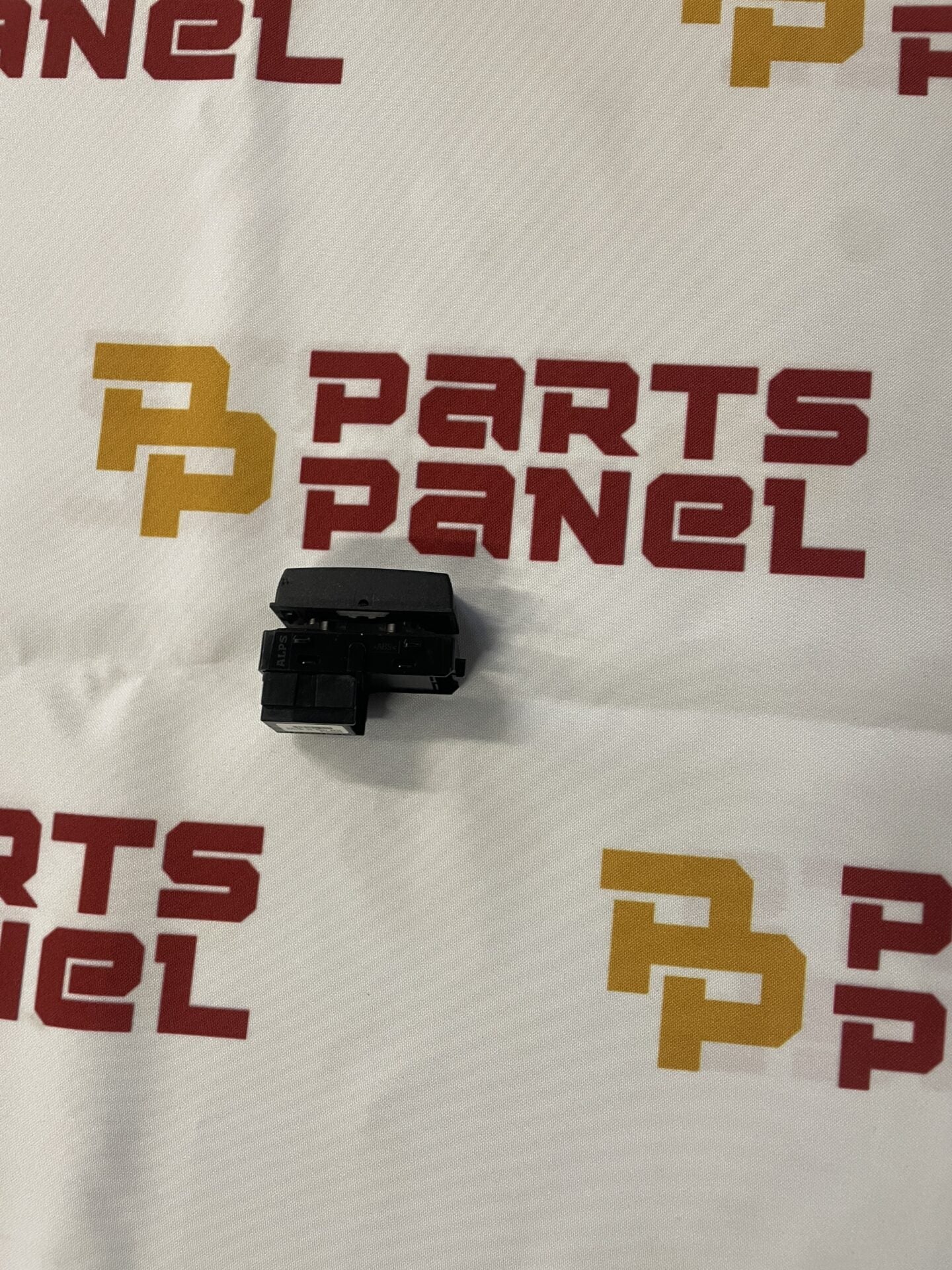 2014 - 2019 GMC SIERRA CHEVY SILVERADO LOCK SWITCH 22901814
