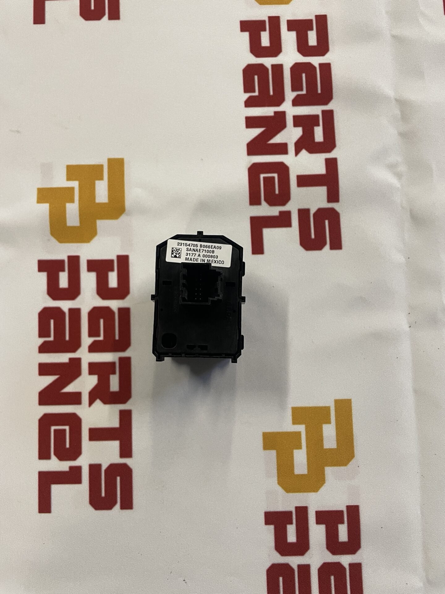 2014 - 2020 GMC SIERRA / CHEVY SILVERADO DOOR MIRROR SWITCH 23154705