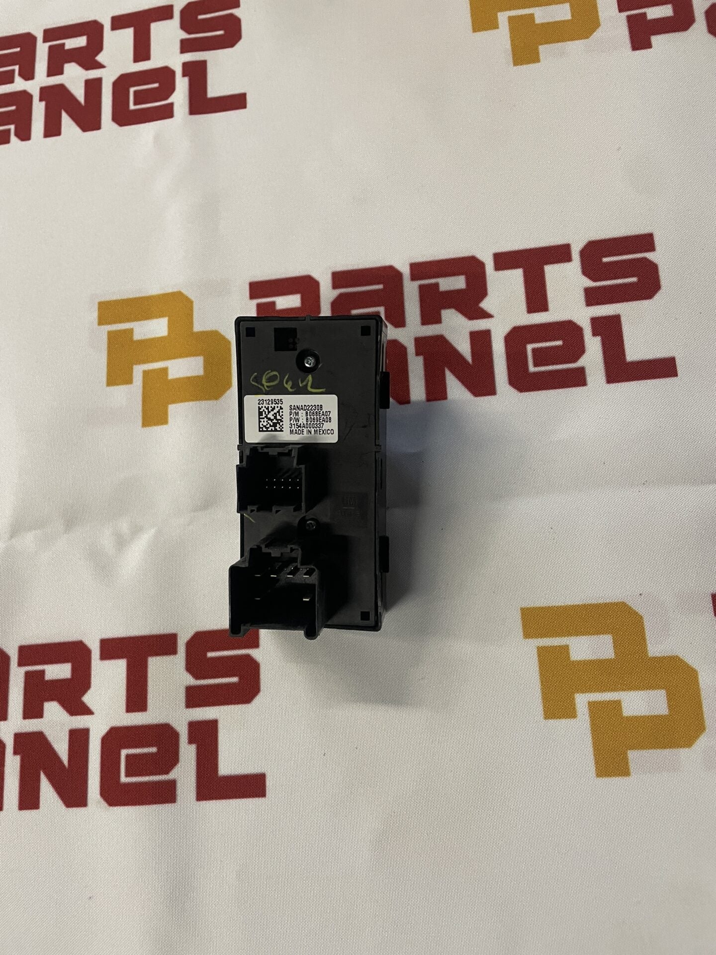 2014 - 2019 GMC SIERRA CHEVY SILVERADO WINDOW SWITCH 23129535