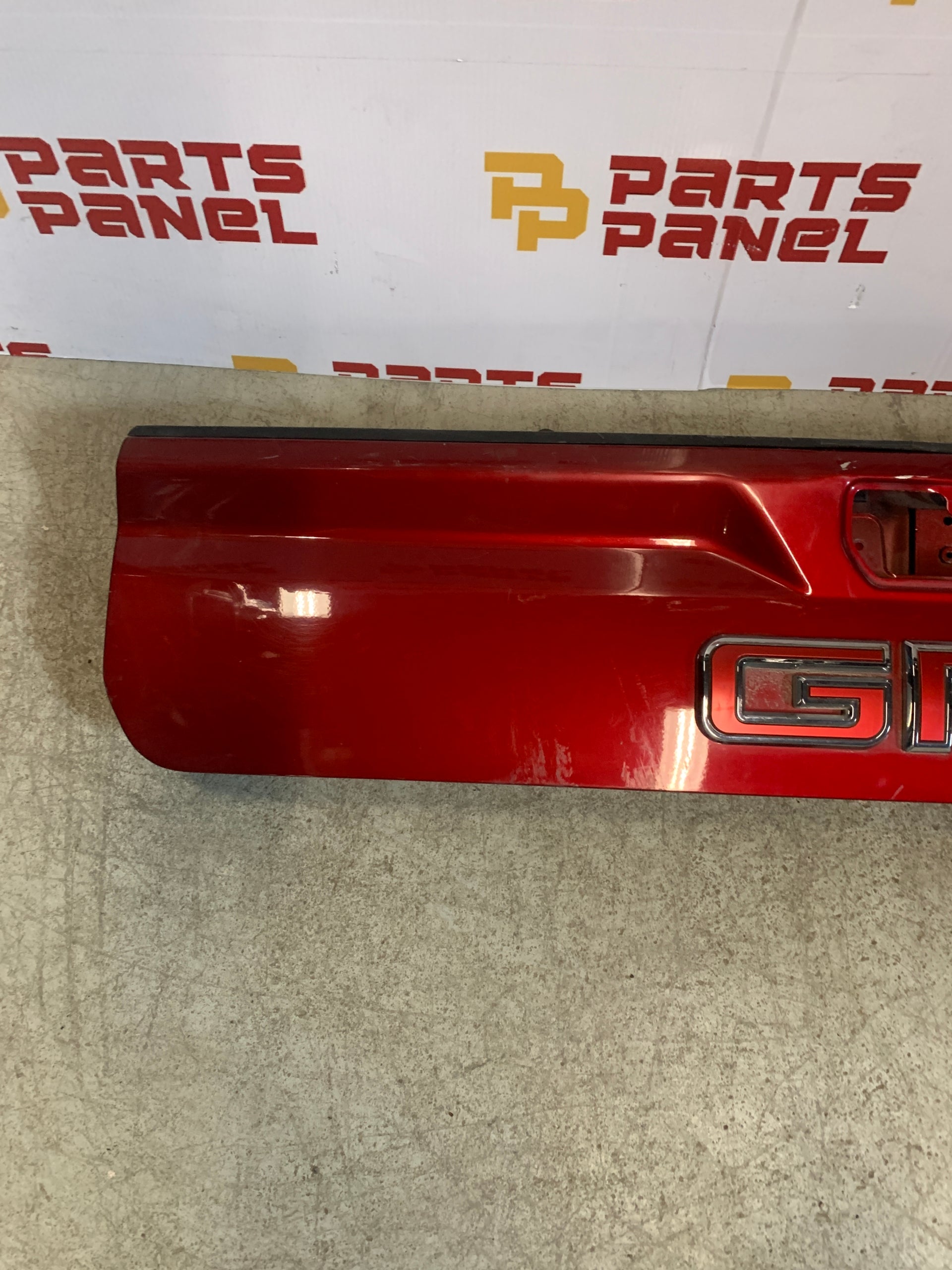 2019 - 2025 GMC SIERRA / CHEVY SILVERADO 2500 / 3500 RED MULTIPRO TAILGATE UPPER SHELL 85518592
