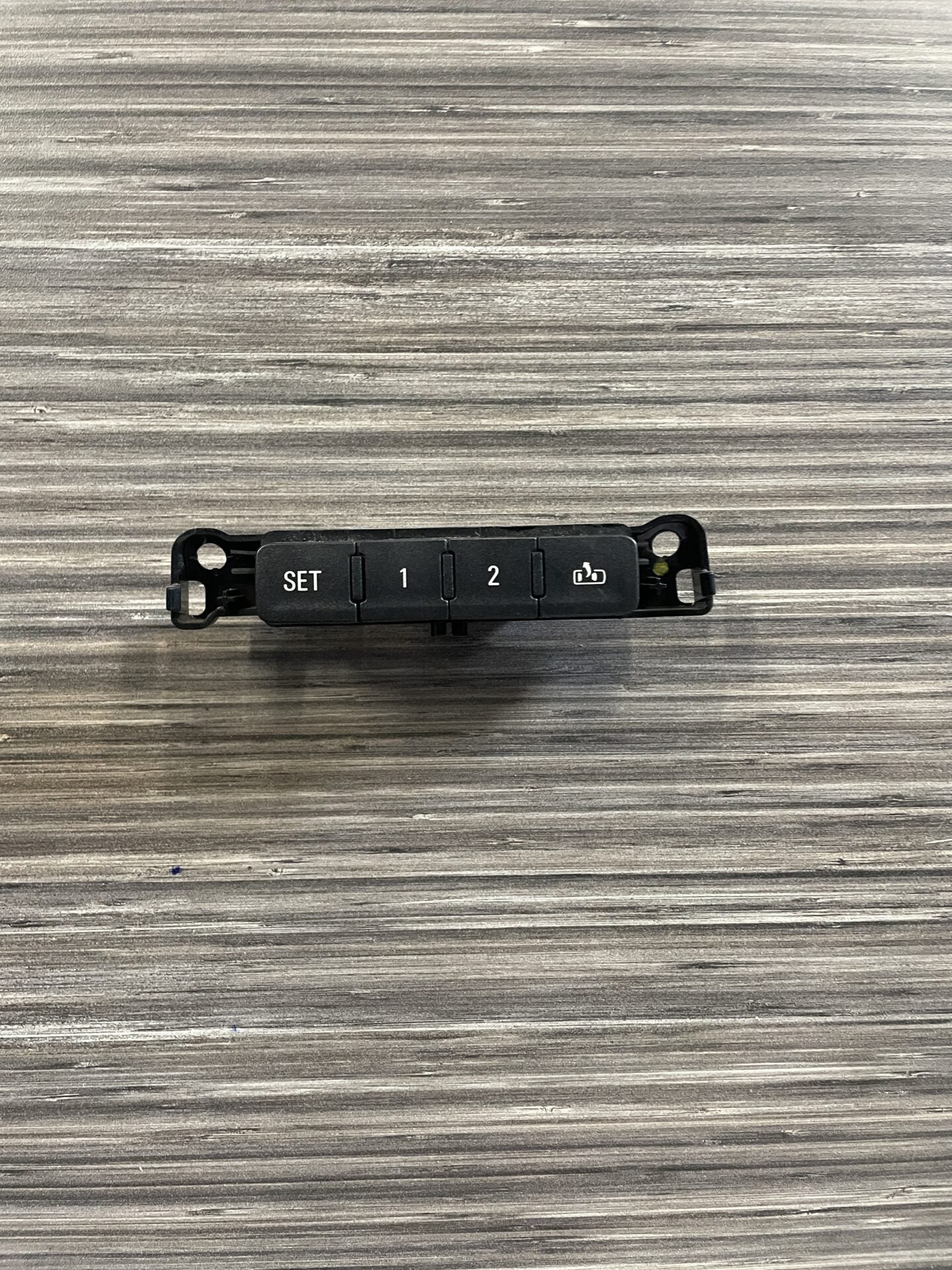 2014 - 2019 GMC SIERRA 1500/2500/3500 / CHEVY SILVERADO 1500/2500/3500 MEMORY SWITCH 22827234