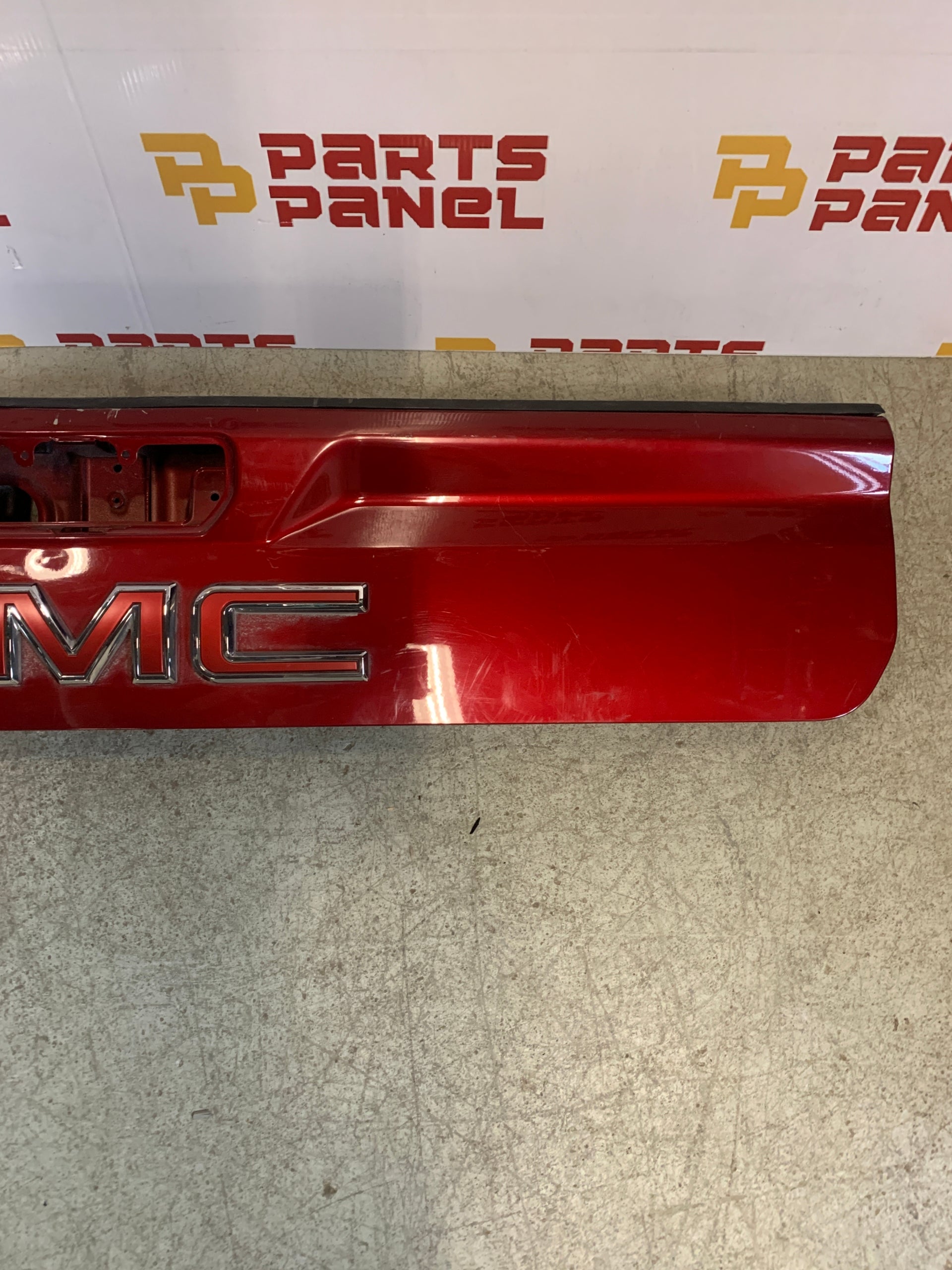 2019 - 2025 GMC SIERRA / CHEVY SILVERADO 2500 / 3500 RED MULTIPRO TAILGATE UPPER SHELL 85518592