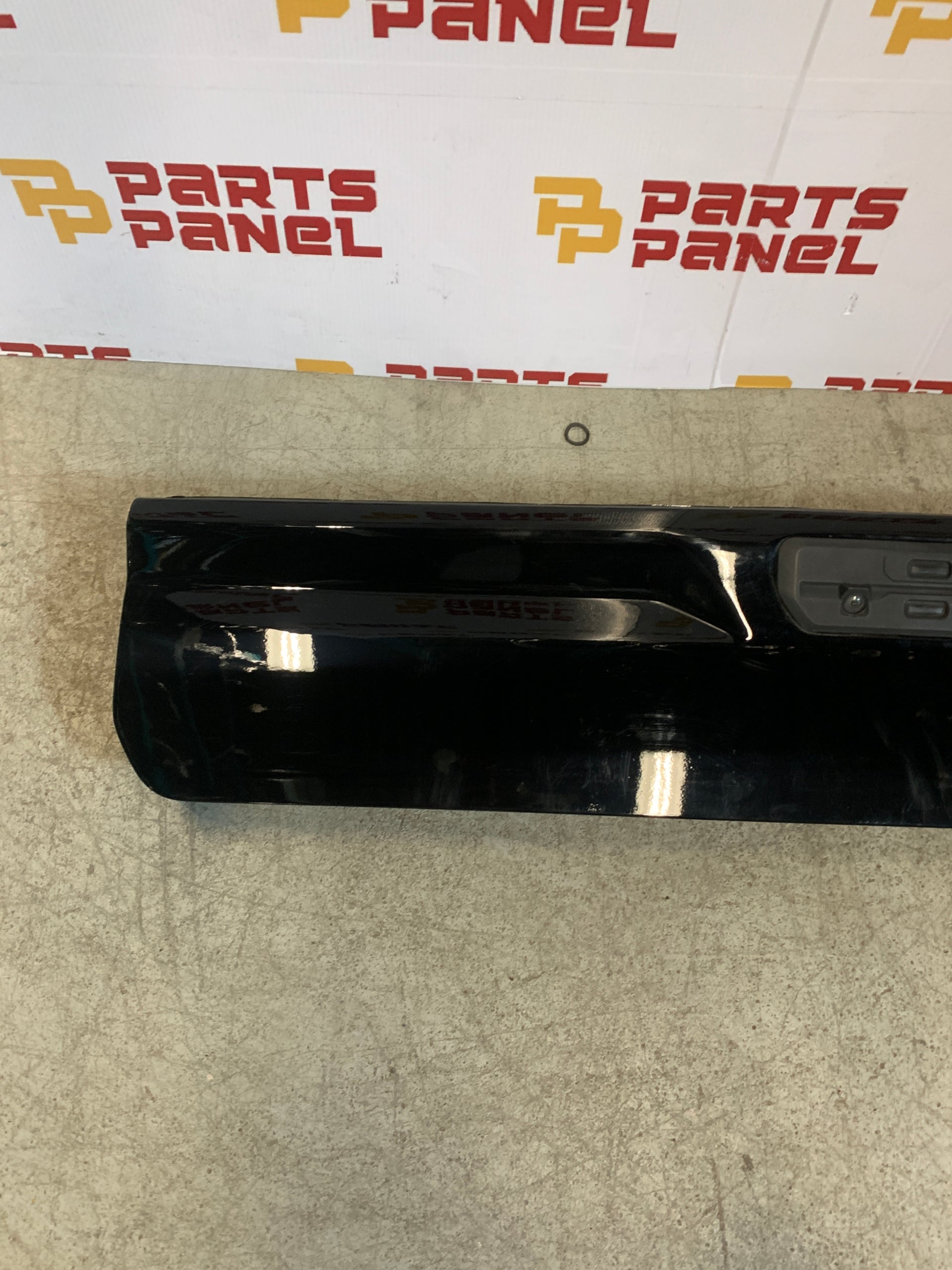 2019 - 2025 GMC SIERRA / CHEVY SILVERADO 2500 / 3500 WHITE MULTIPRO BLACK TAILGATE UPPER SHELL 85518592