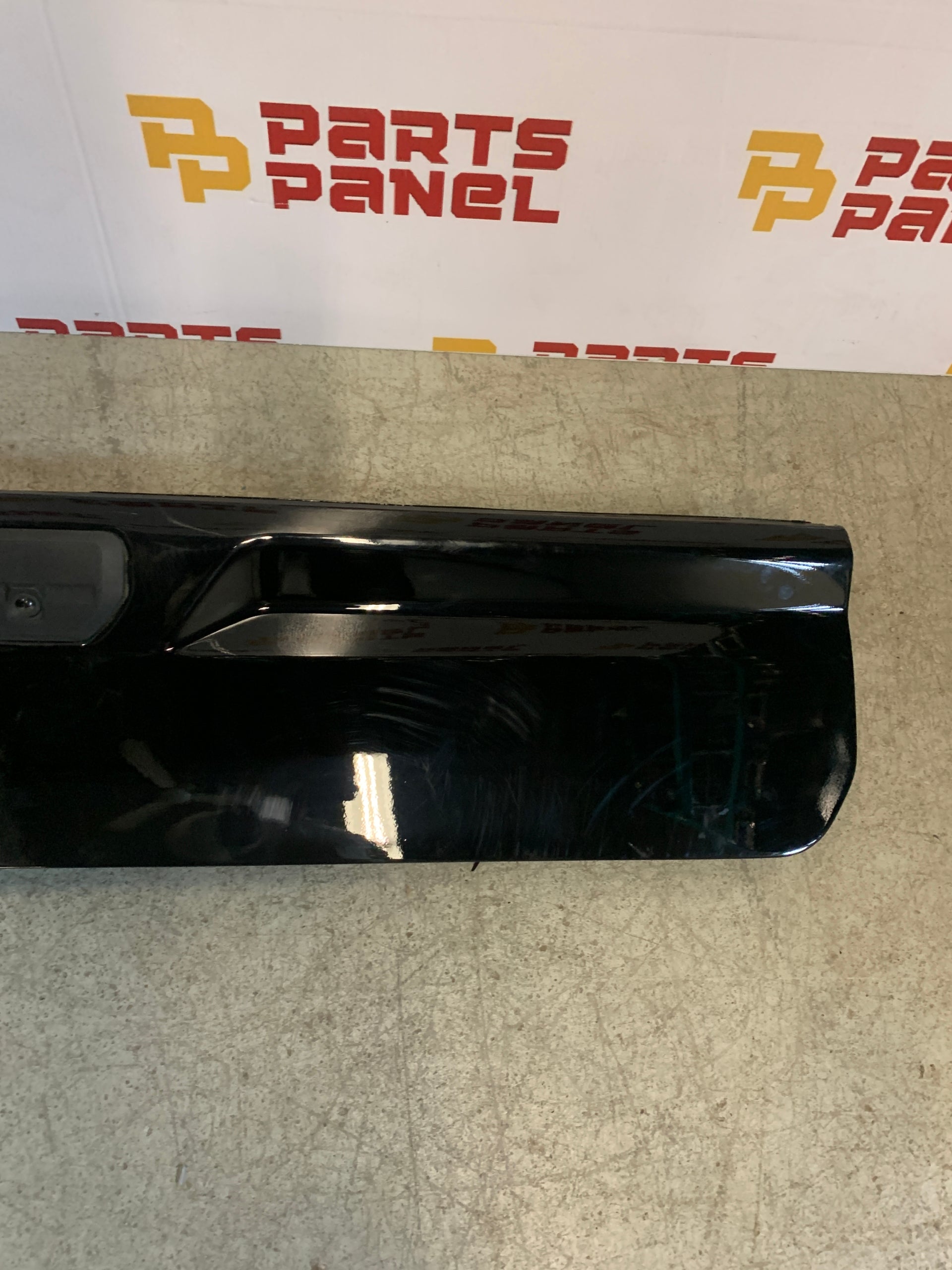 2019 - 2025 GMC SIERRA / CHEVY SILVERADO 2500 / 3500 WHITE MULTIPRO BLACK TAILGATE UPPER SHELL 85518592