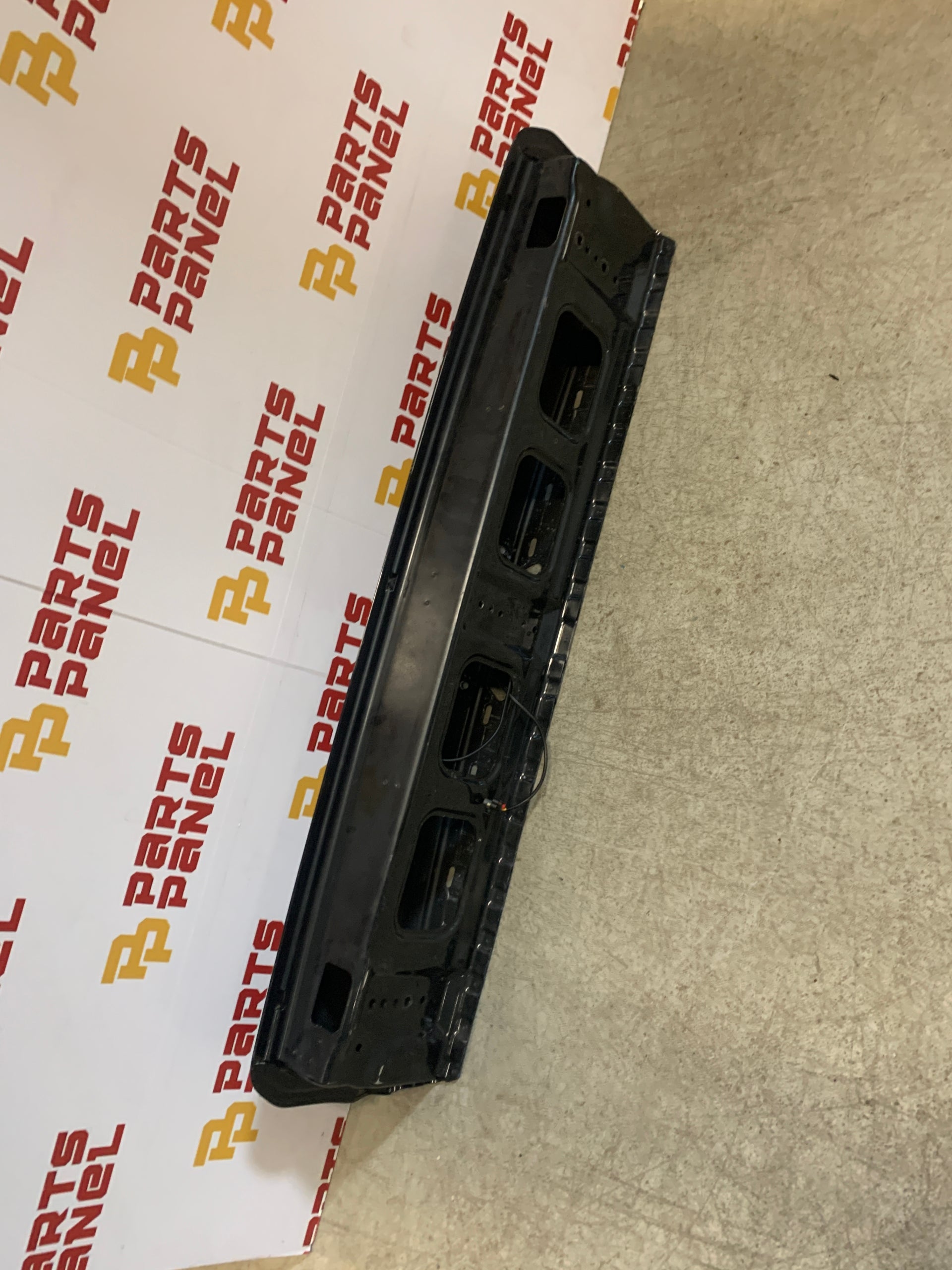2019 - 2025 GMC SIERRA / CHEVY SILVERADO 2500 / 3500 WHITE MULTIPRO BLACK TAILGATE UPPER SHELL 85518592