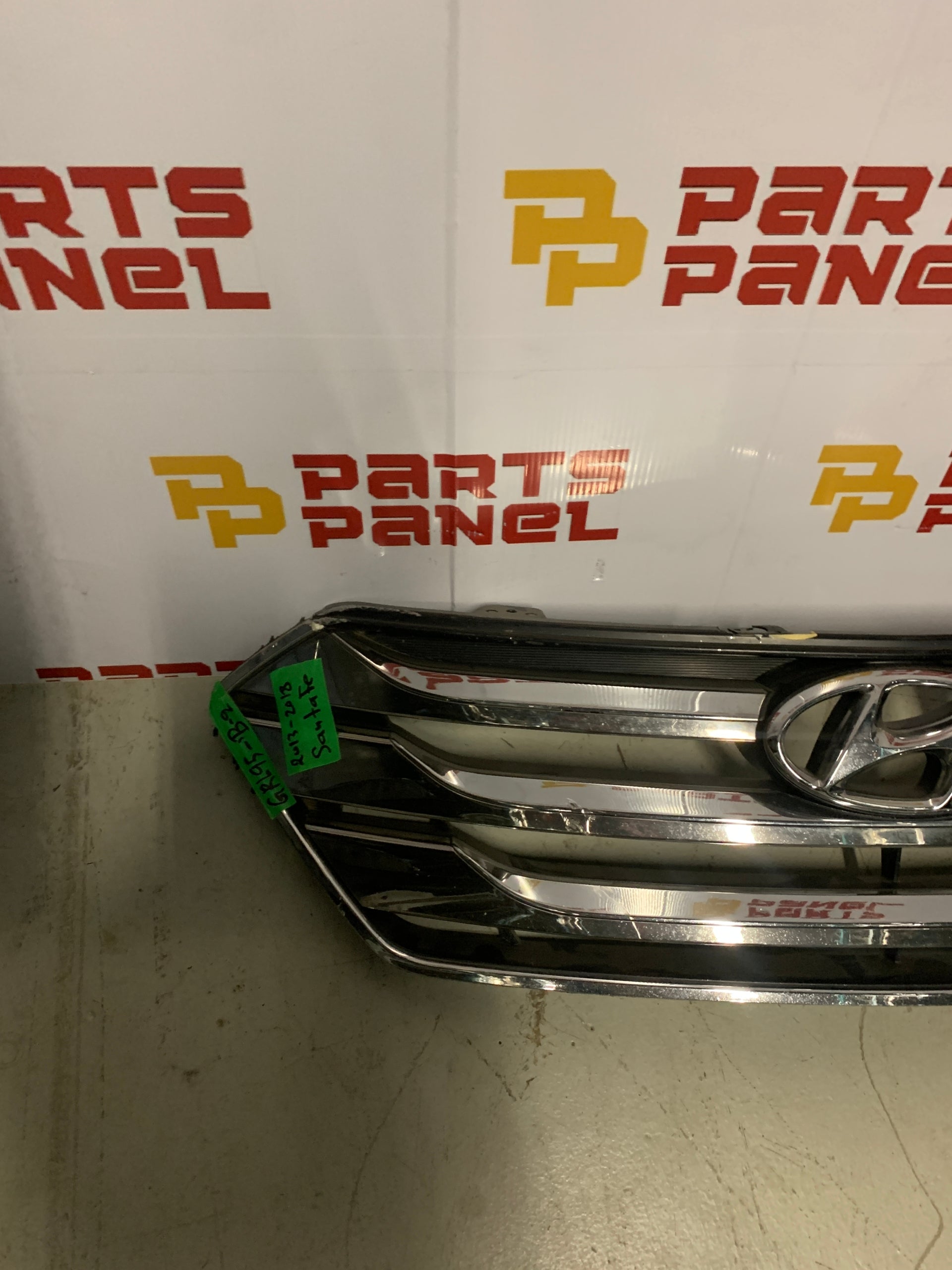 2013 - 2015 HYUNDAI SANTA FE SPORT FRONT GRILLE 863512W000