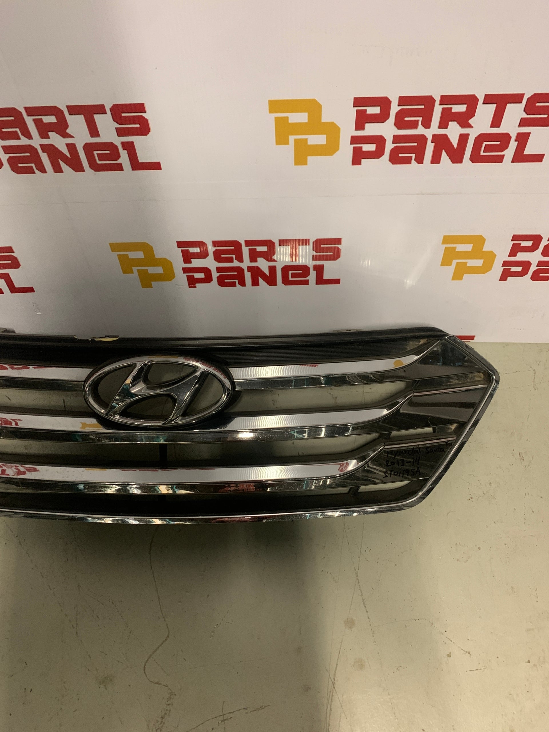 2013 - 2015 HYUNDAI SANTA FE SPORT FRONT GRILLE 863512W000