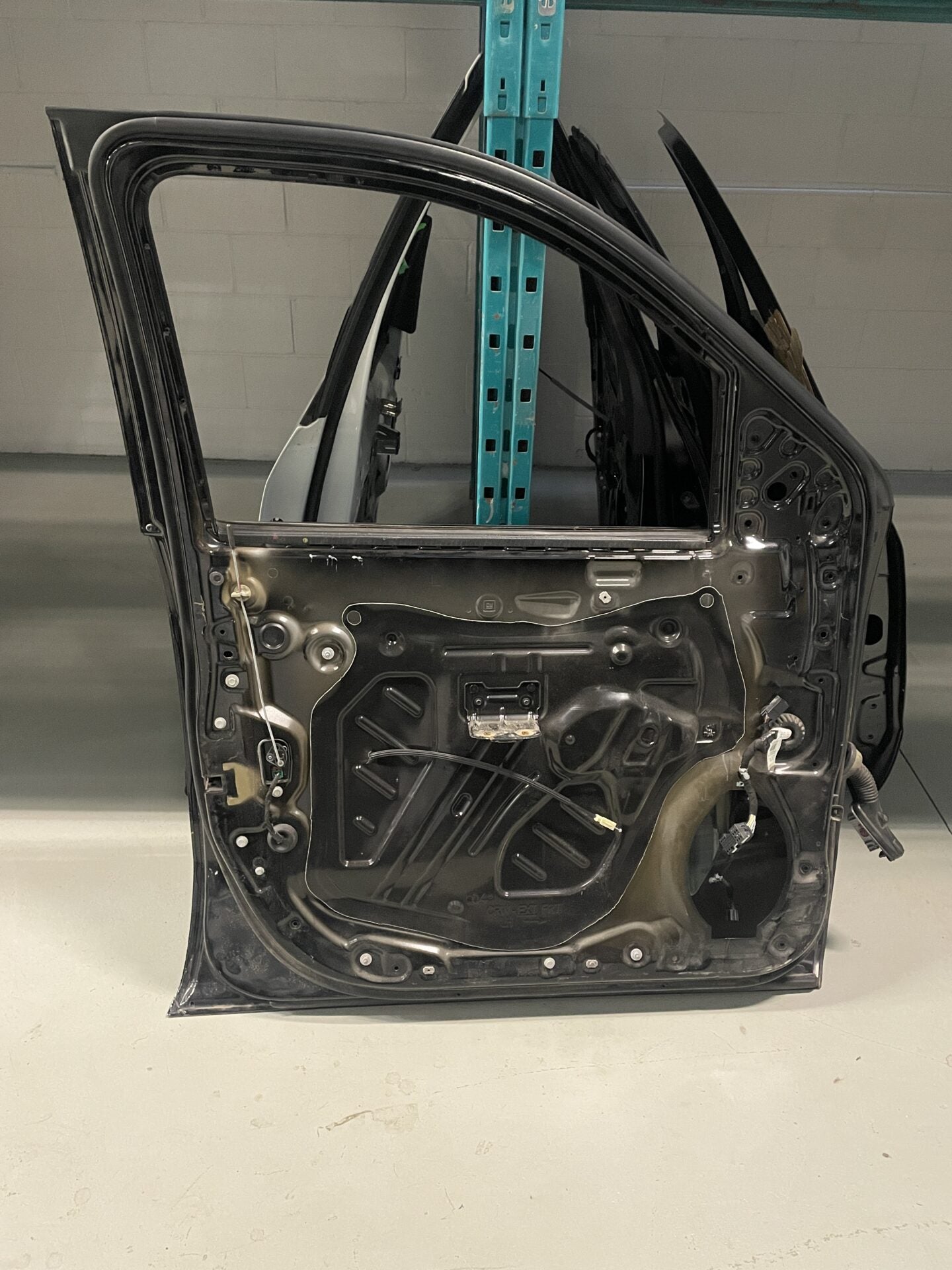 2014 - 2019 CHEVY SILVERADO 1500 LEFT SIDE FRONT DOOR