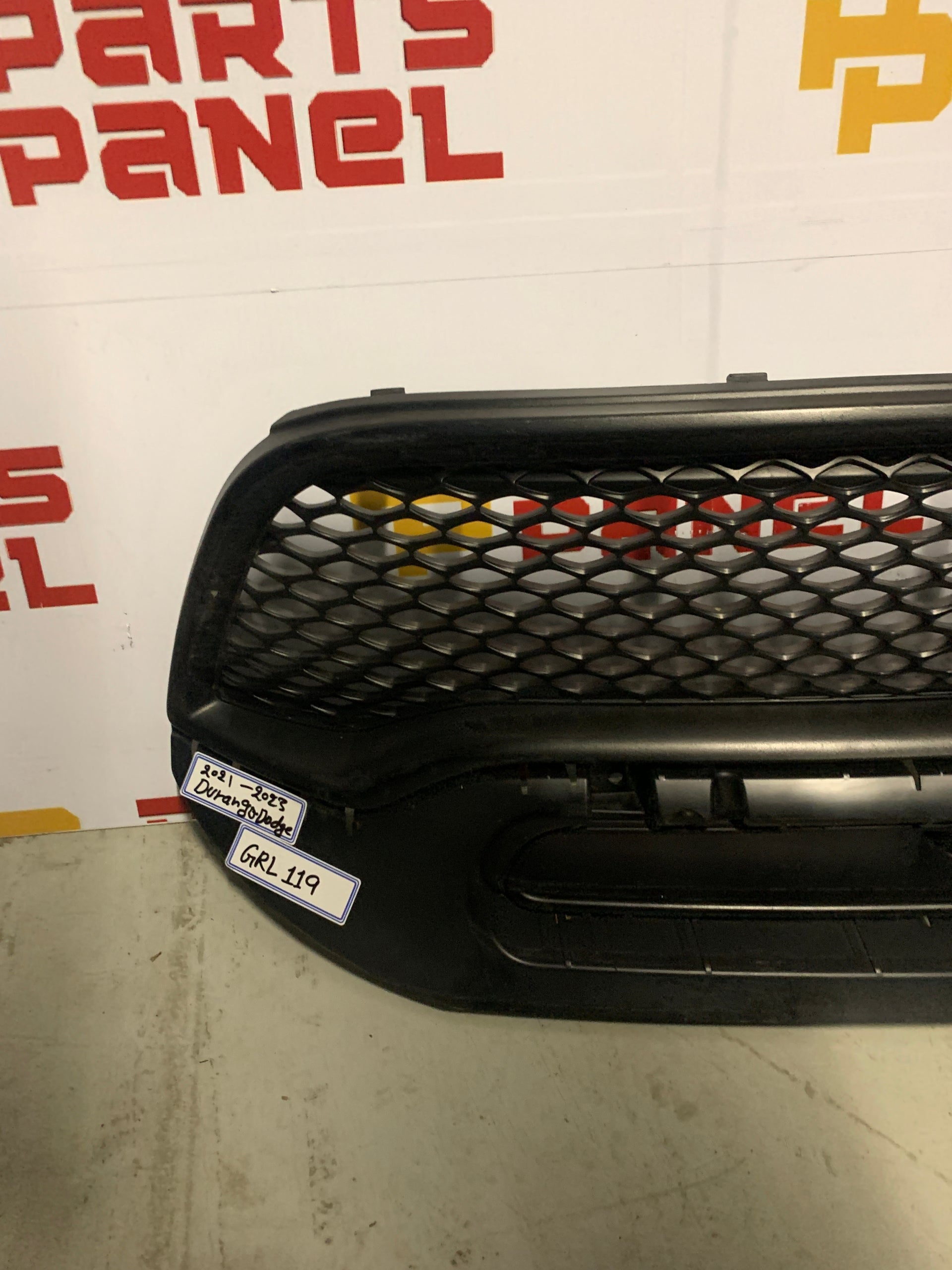 2018 - 2020 DODGE DURANGO FRONT UPPER GRILLE BLACK 68307806AB