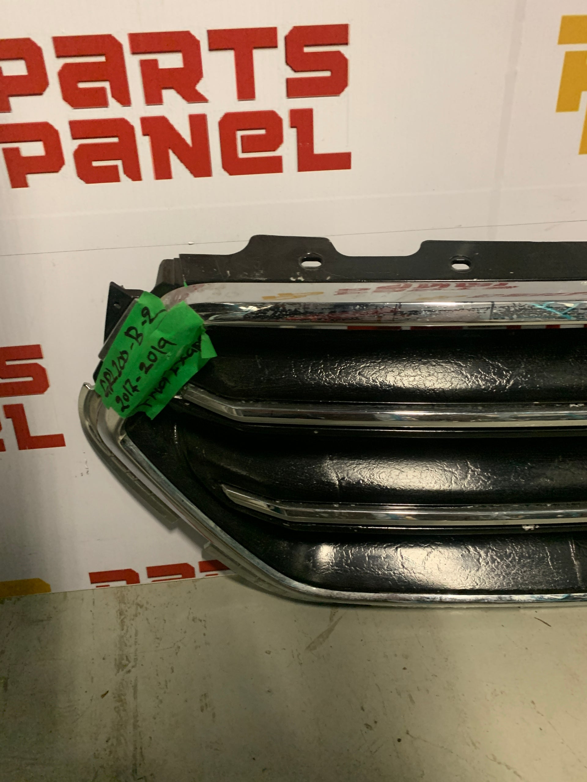 2017 - 2019 FORD ESCAPE FRONT GRILLE GJ54-8200-DAW