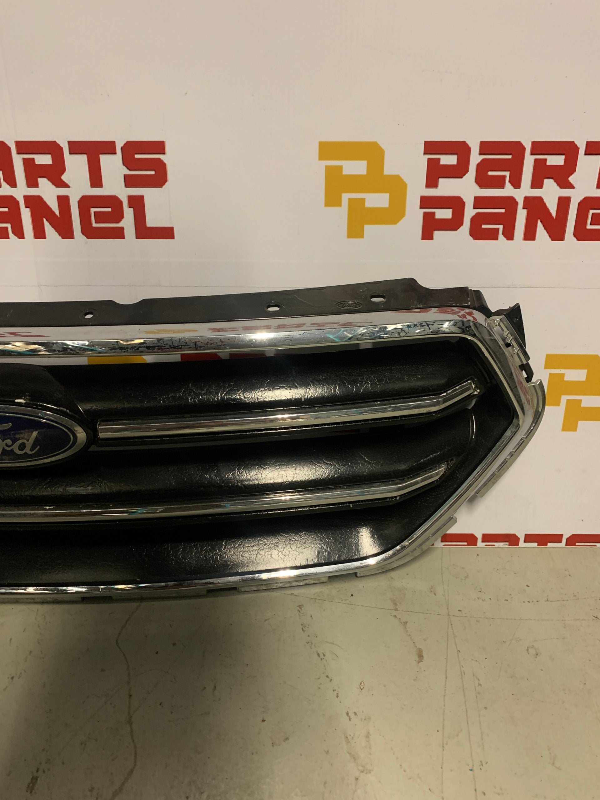 2017 - 2019 FORD ESCAPE FRONT GRILLE GJ54-8200-DAW