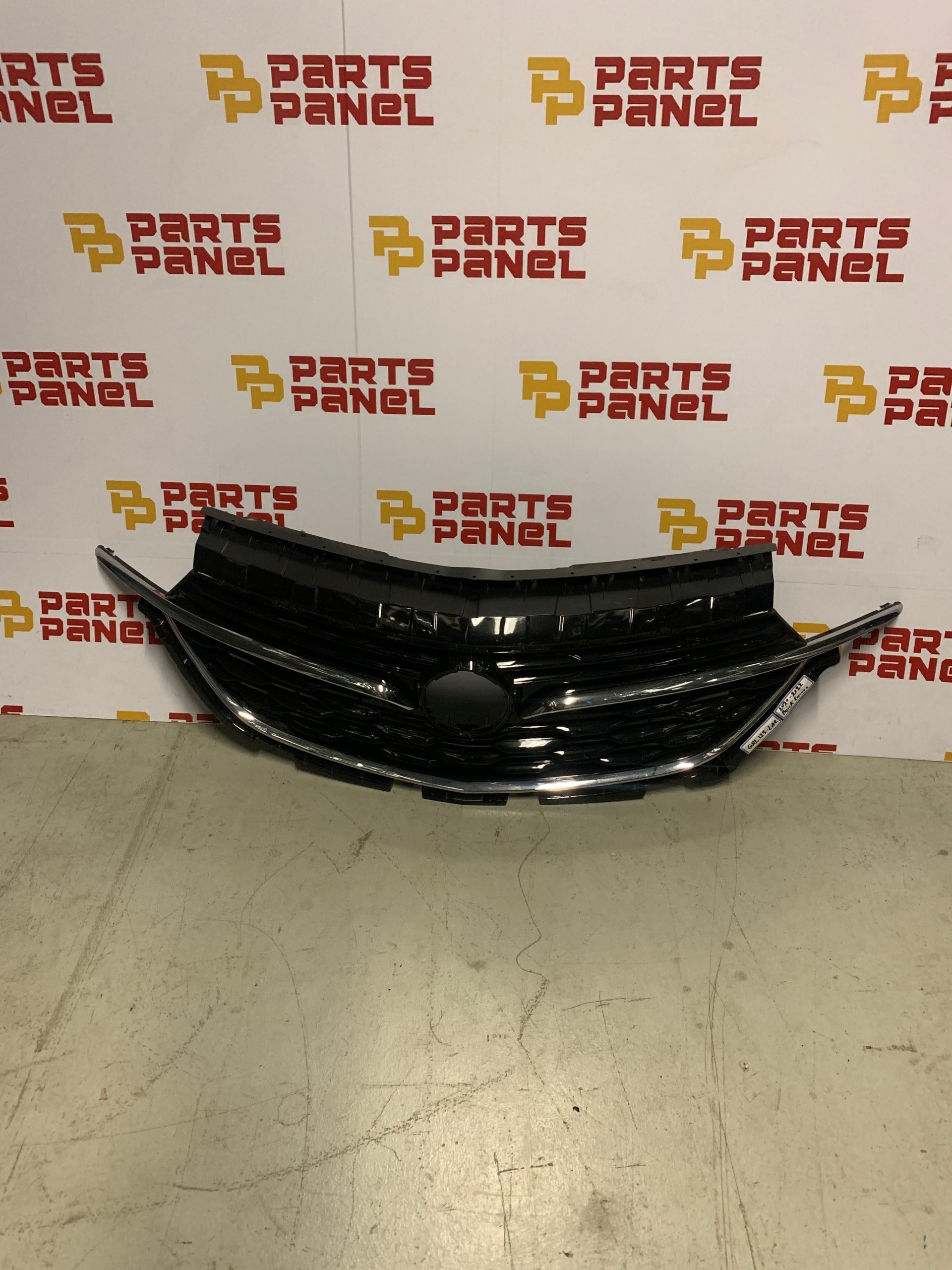 2020 - 2023 BUICK ENCORE GX FRONT GRILLE 42763175