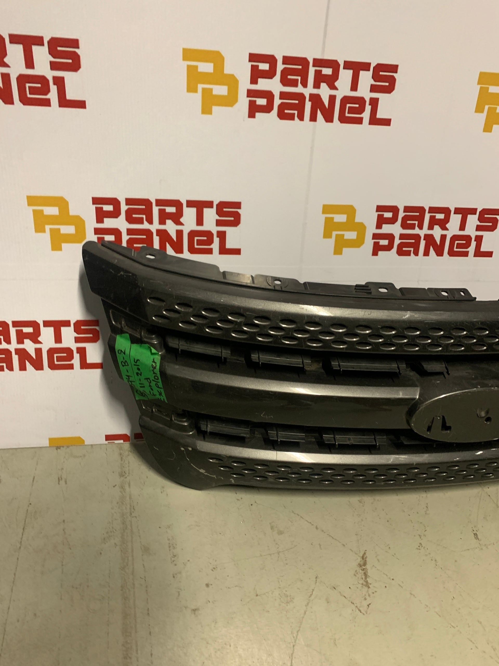 2011 - 2015 FORD EXPLORER PARRILLA DELANTERA NEGRA BB53-8200 AW