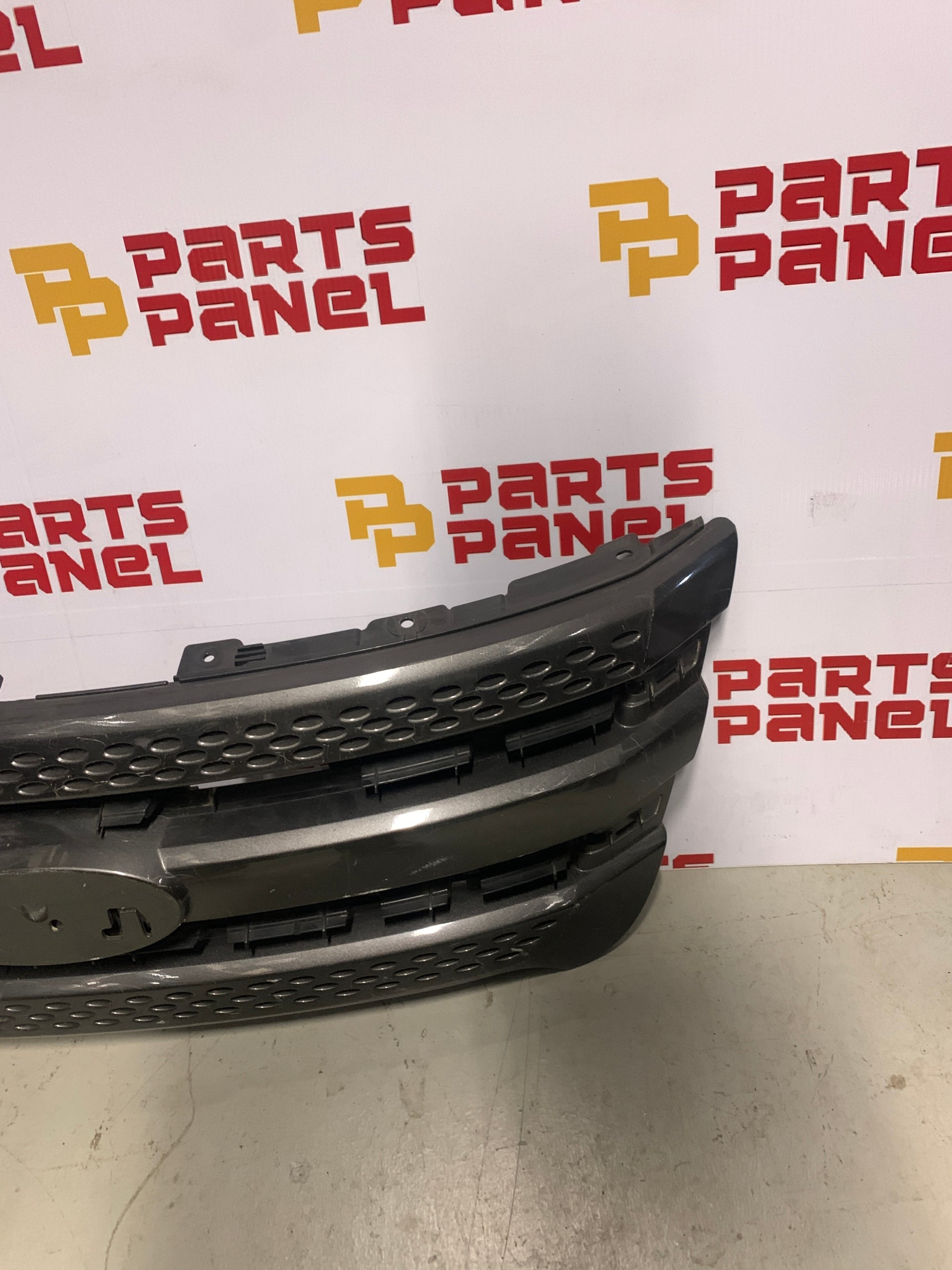 2011 - 2015 FORD EXPLORER FRONT BLACK GRILLE BB53-8200 AW