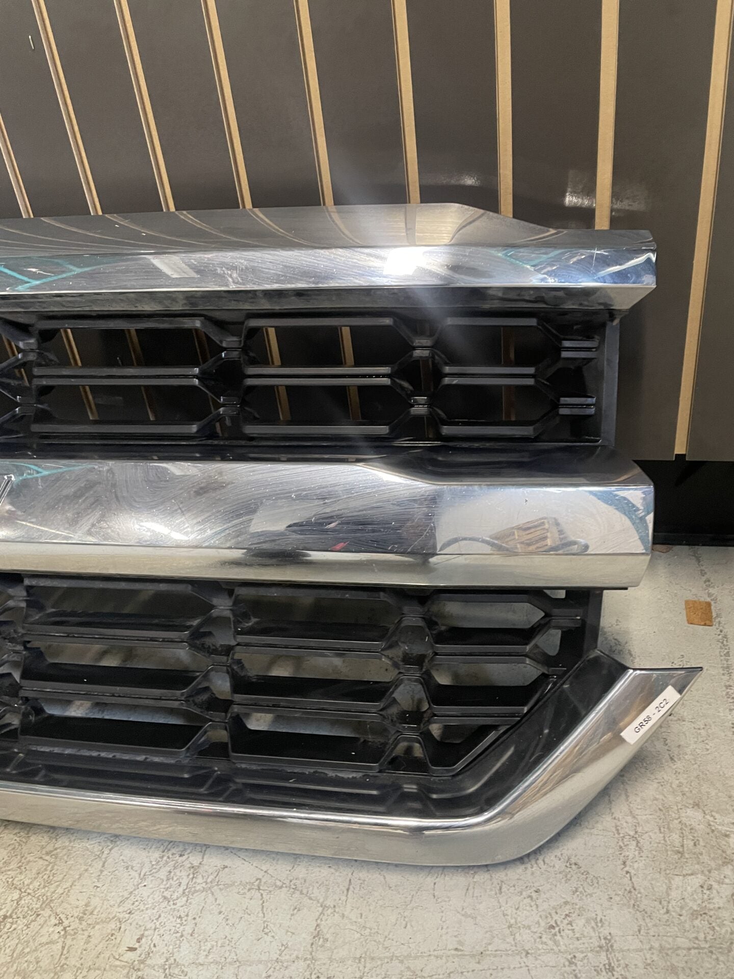 2016 - 2018 CHEVY SILVERADO 1500 FRONT GRILLE CHROME 23380362