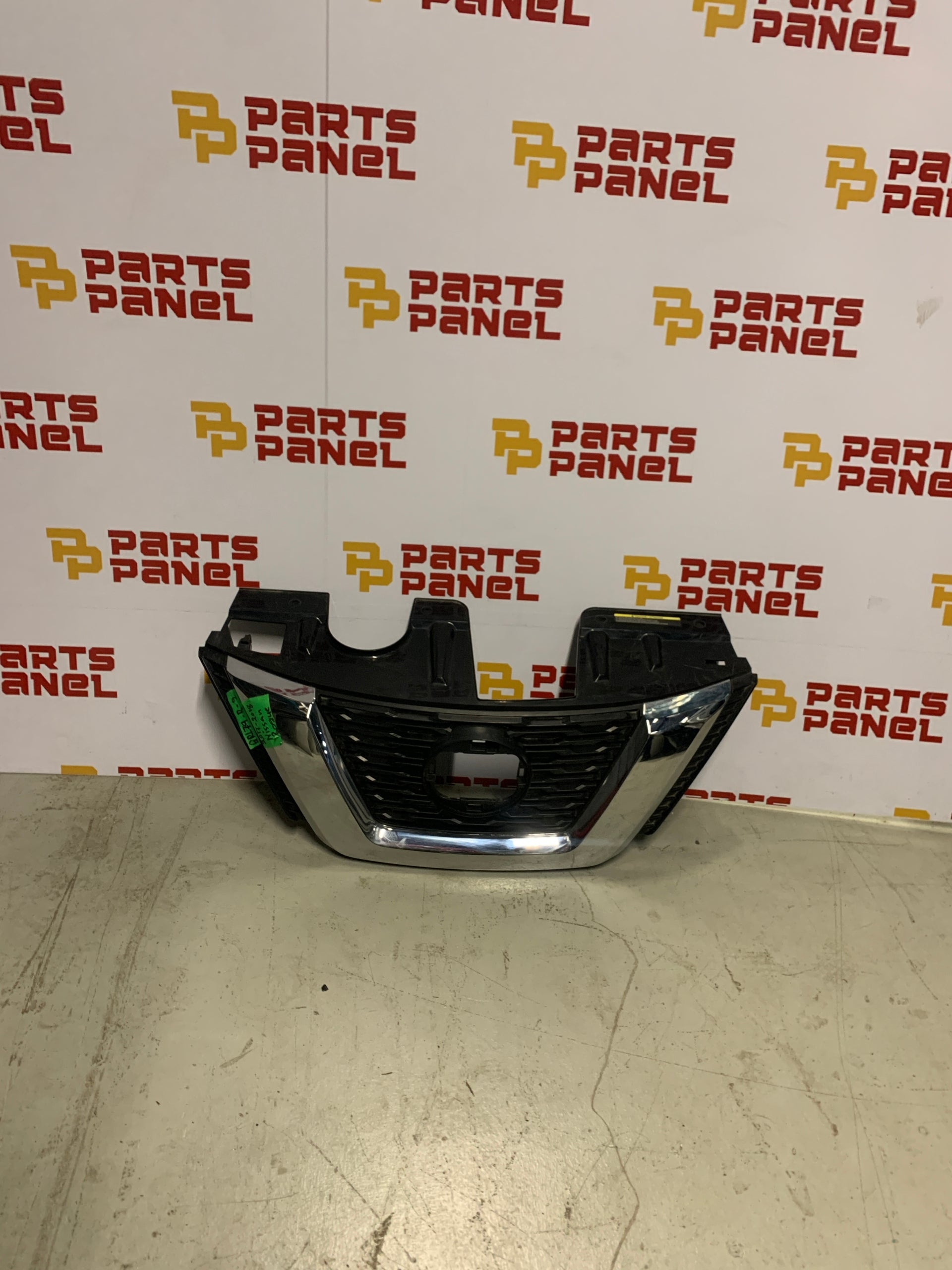 2014 - 2016 NISSAN ROGUE FRONT GRILLE 623104BA0B