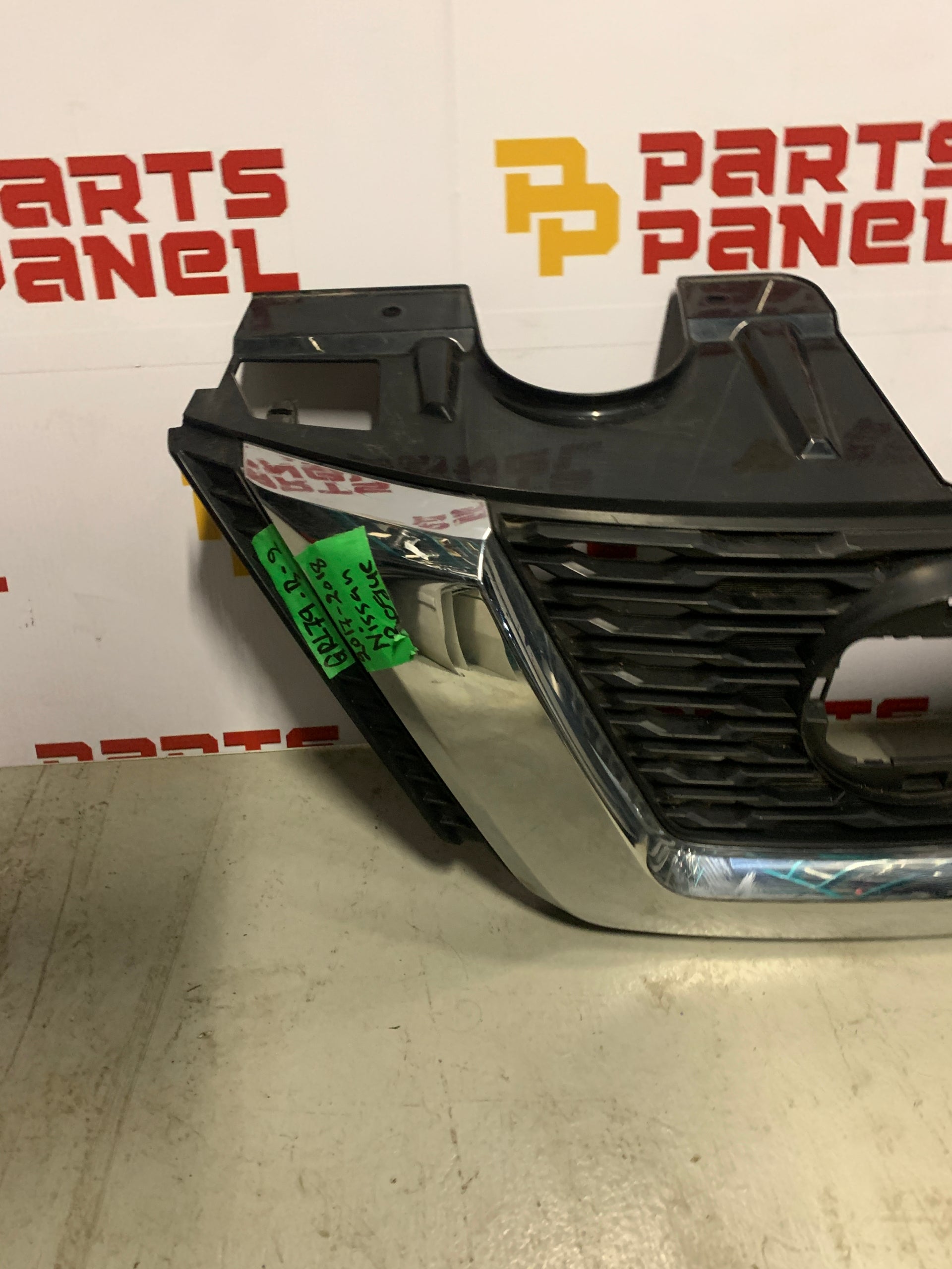 2017 - 2019 NISSAN ROGUE FRONT GRILLE 