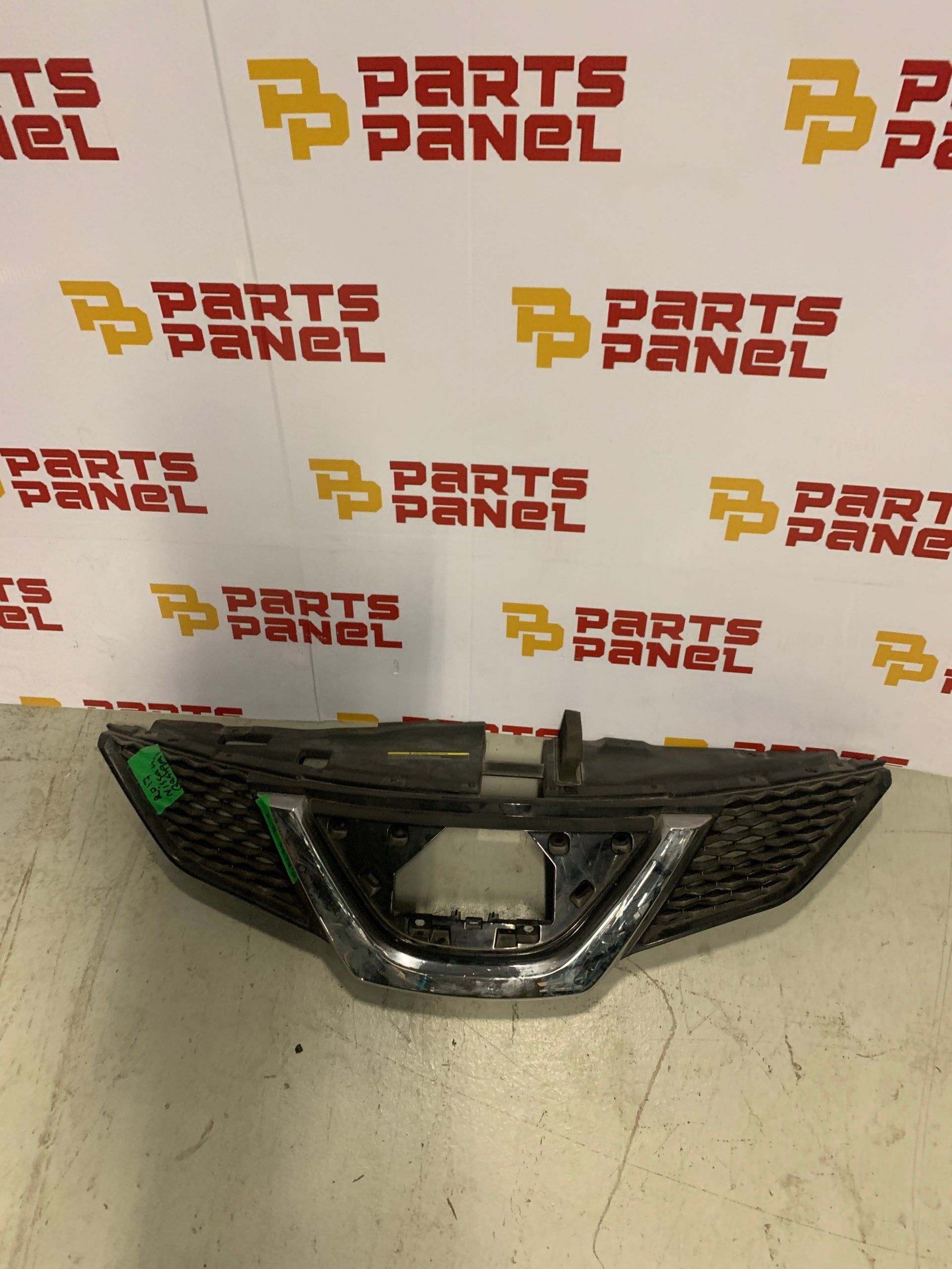 2017 - 2019 NISSAN ROGUE SPORT FRONT CHROME GRILLE 623106MD0A