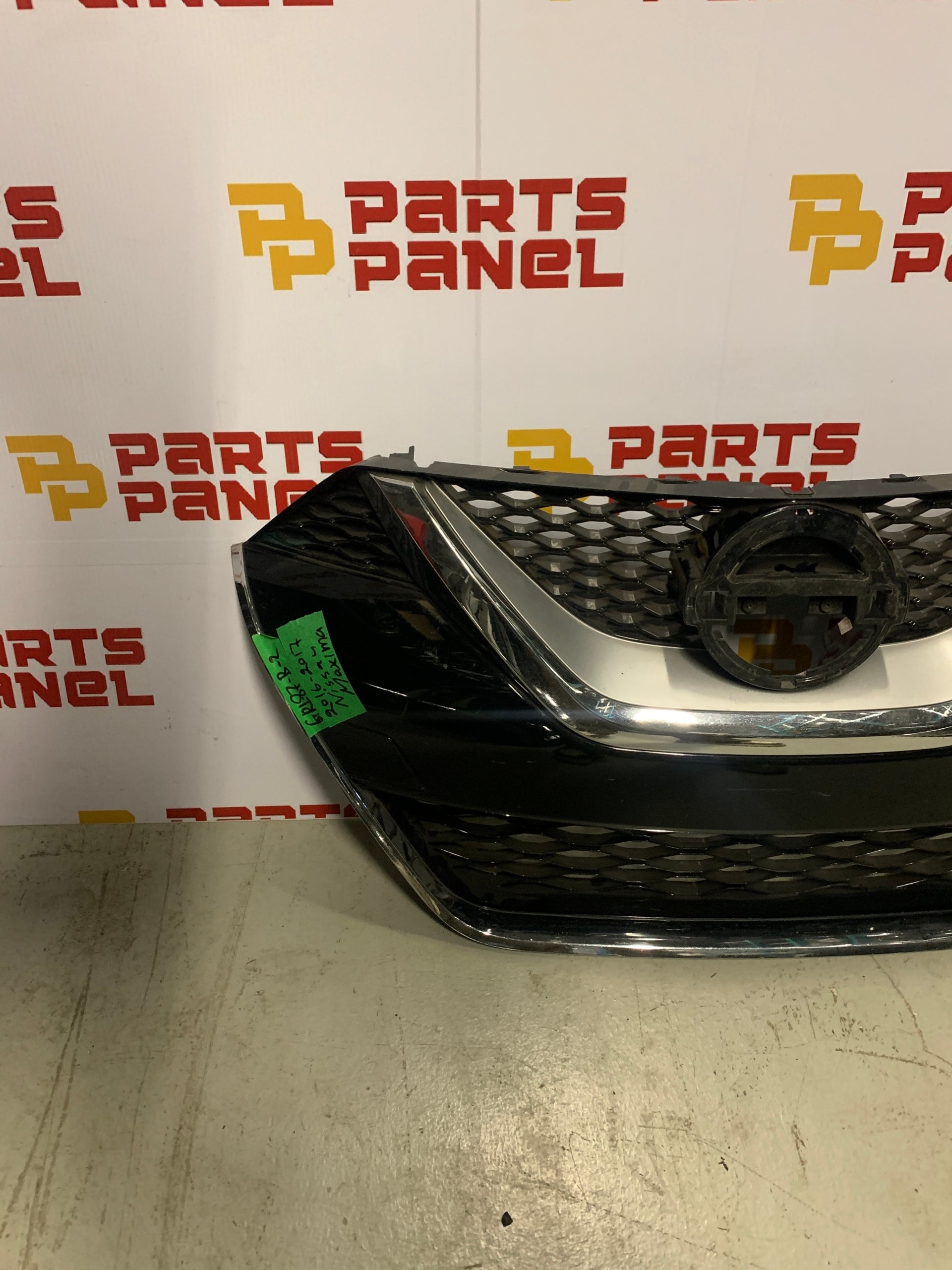 2016 - 2018 NISSAN MAXIMA FRONT GRILLE OEM 62310 4RA0A
