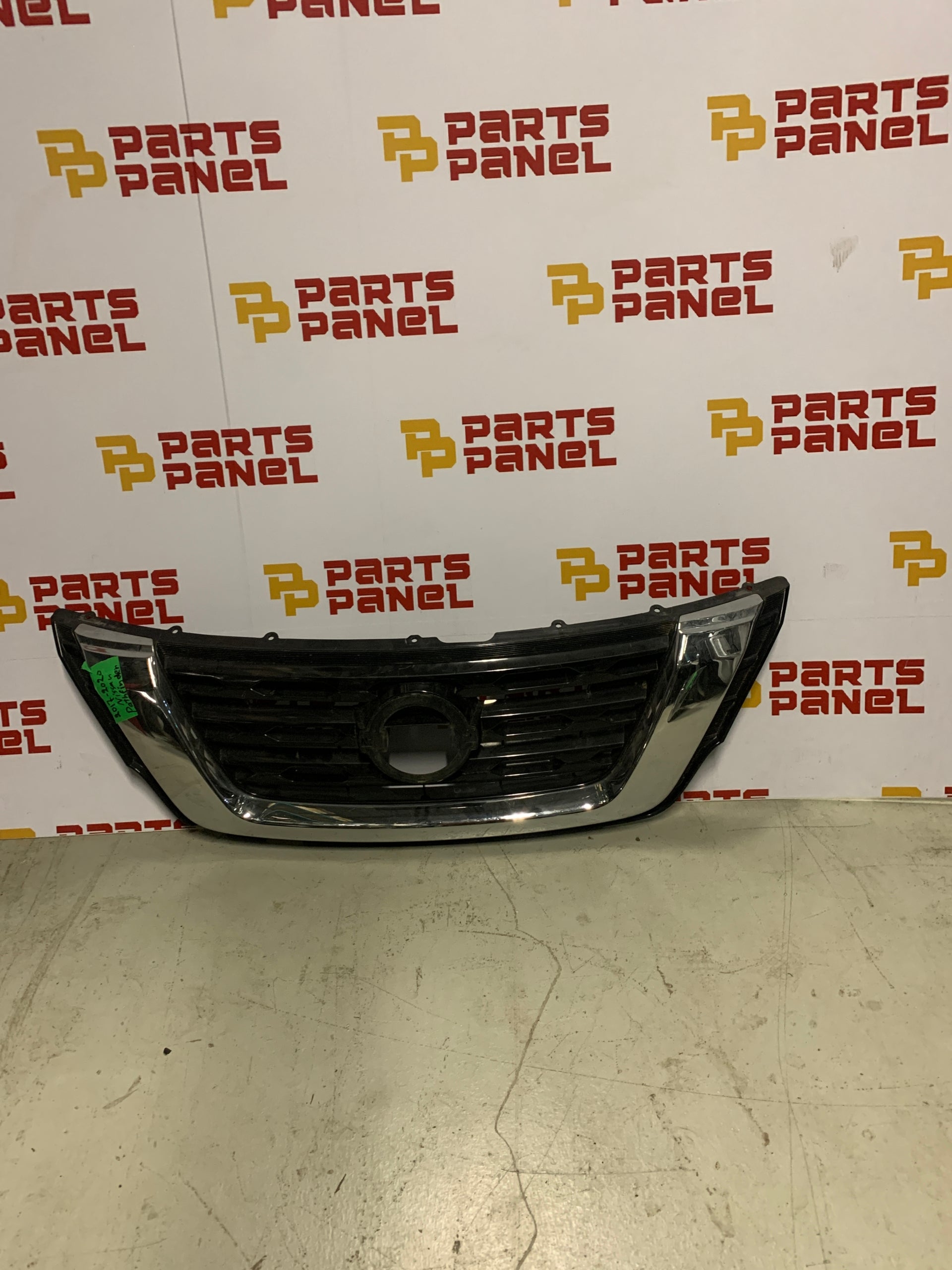 2017 - 2020 NISSAN PATHFINDER FRONT GRILLE CHROME 62310 9PFIA