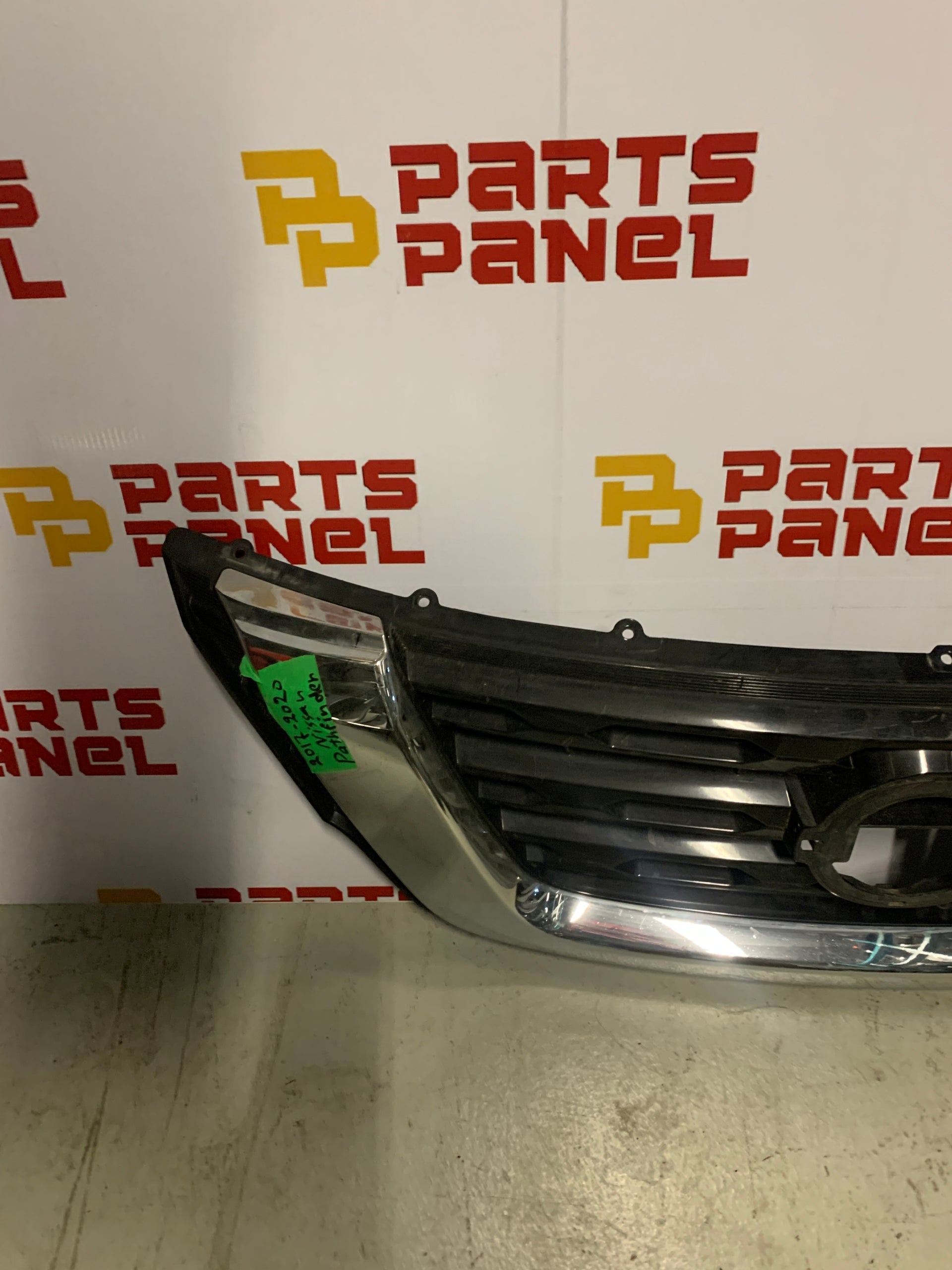 2017 - 2020 NISSAN PATHFINDER FRONT GRILLE CHROME 62310 9PFIA