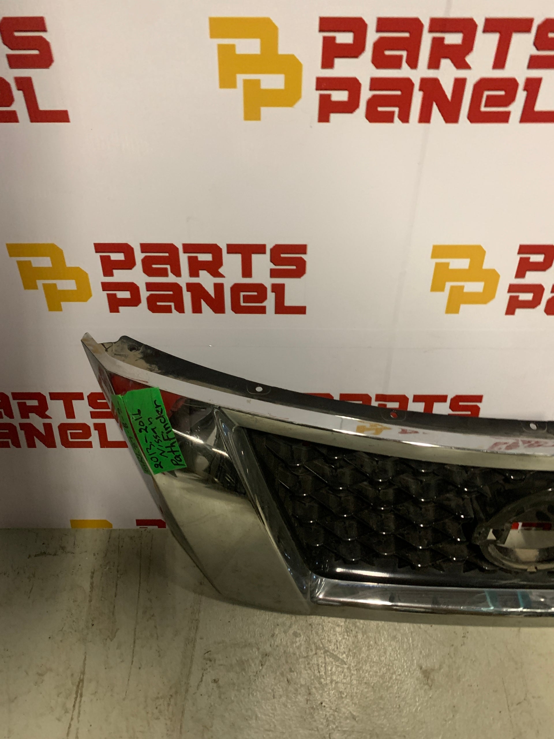 2013 - 2016 NISSAN PATHFINDER PARRILLA FRONTAL CROMADA 623103 KN0B
