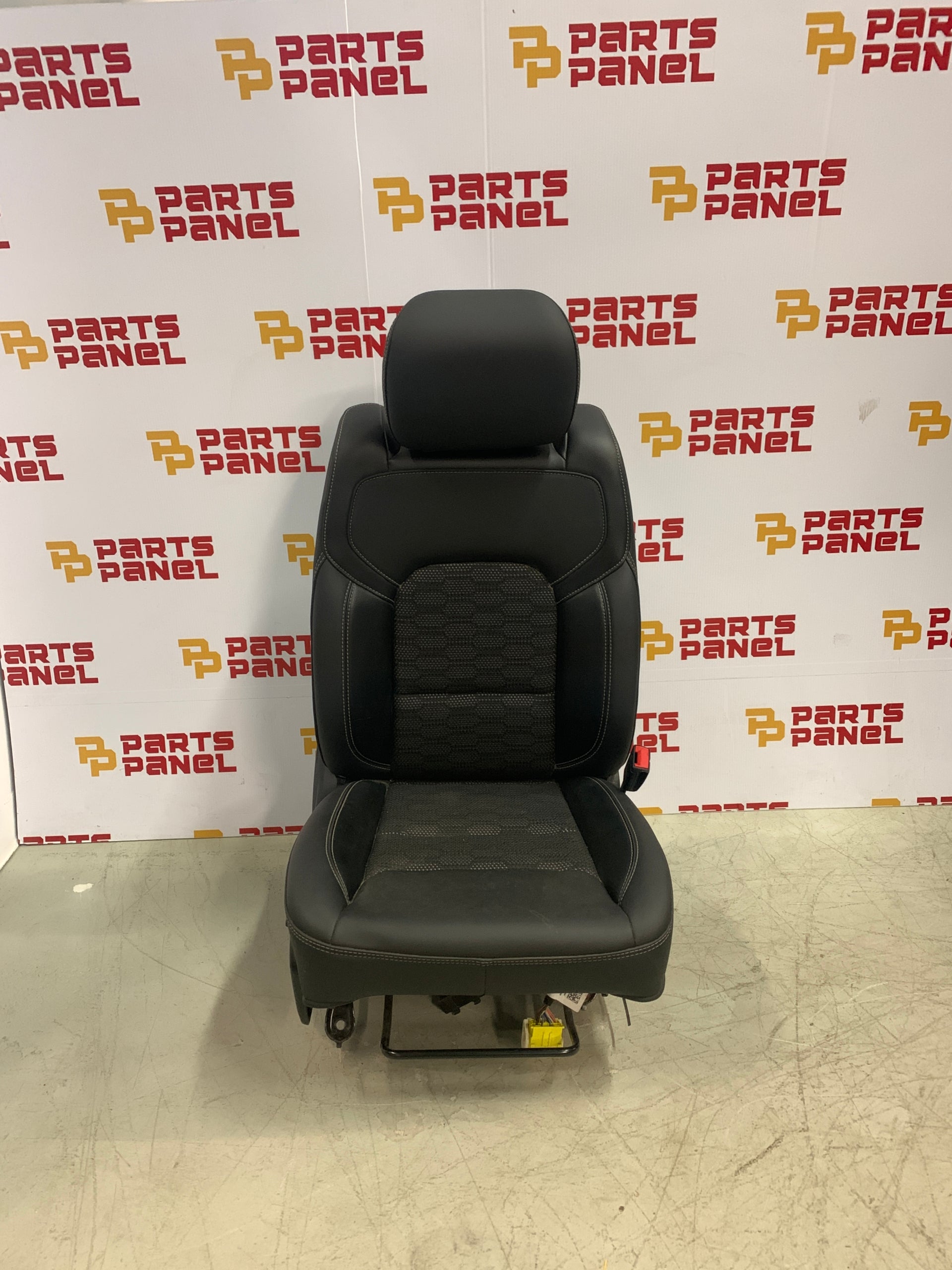 2019 - 2024 RAM 1500 NEW STYLE 5TH GENERATION CLOTH AND VINYL SEAT COMPLETE SET