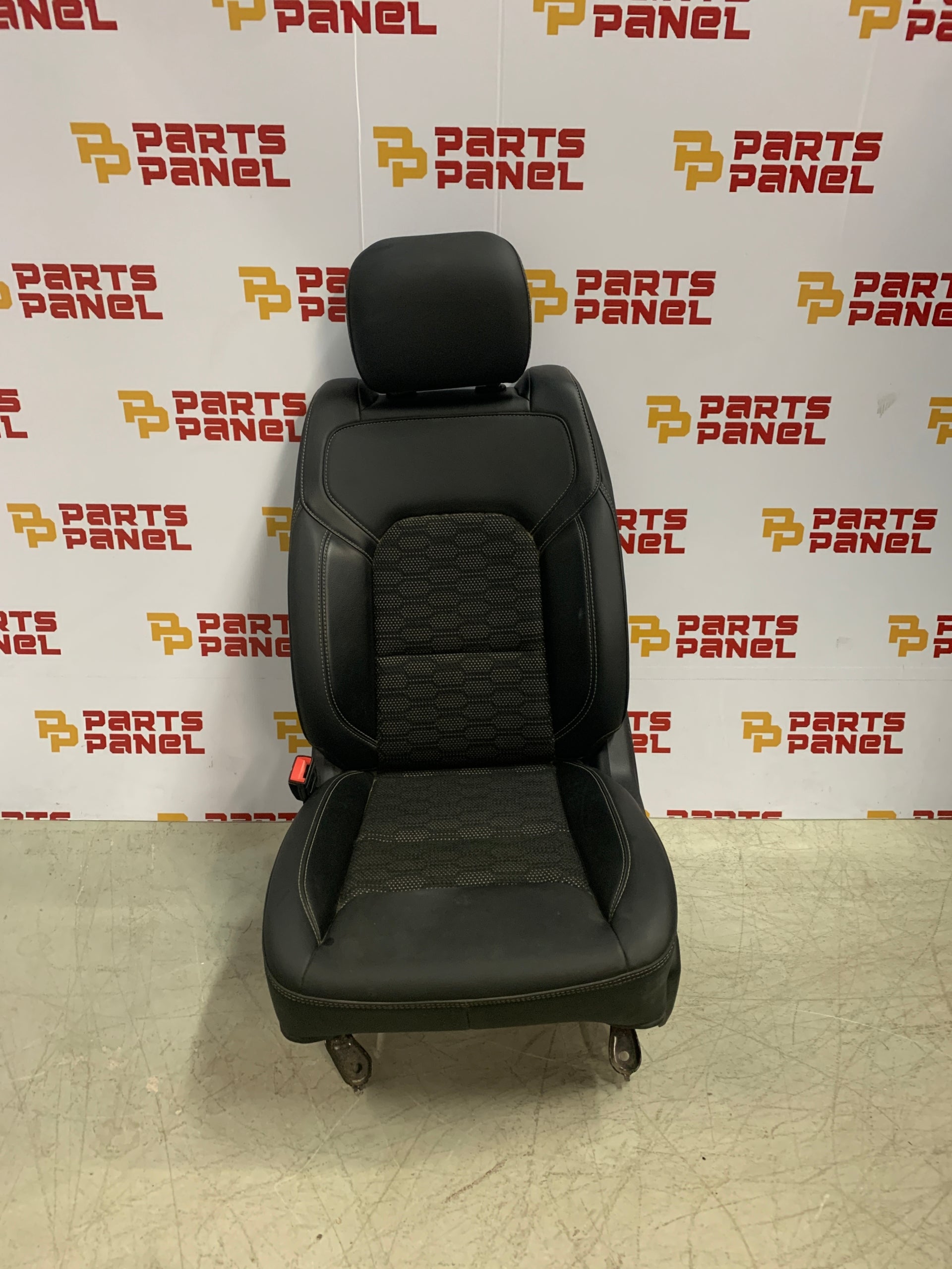 2019 - 2024 RAM 1500 NEW STYLE 5TH GENERATION DRIVER FRONT POWER CLOTH AND VINYL HEATED SEAT