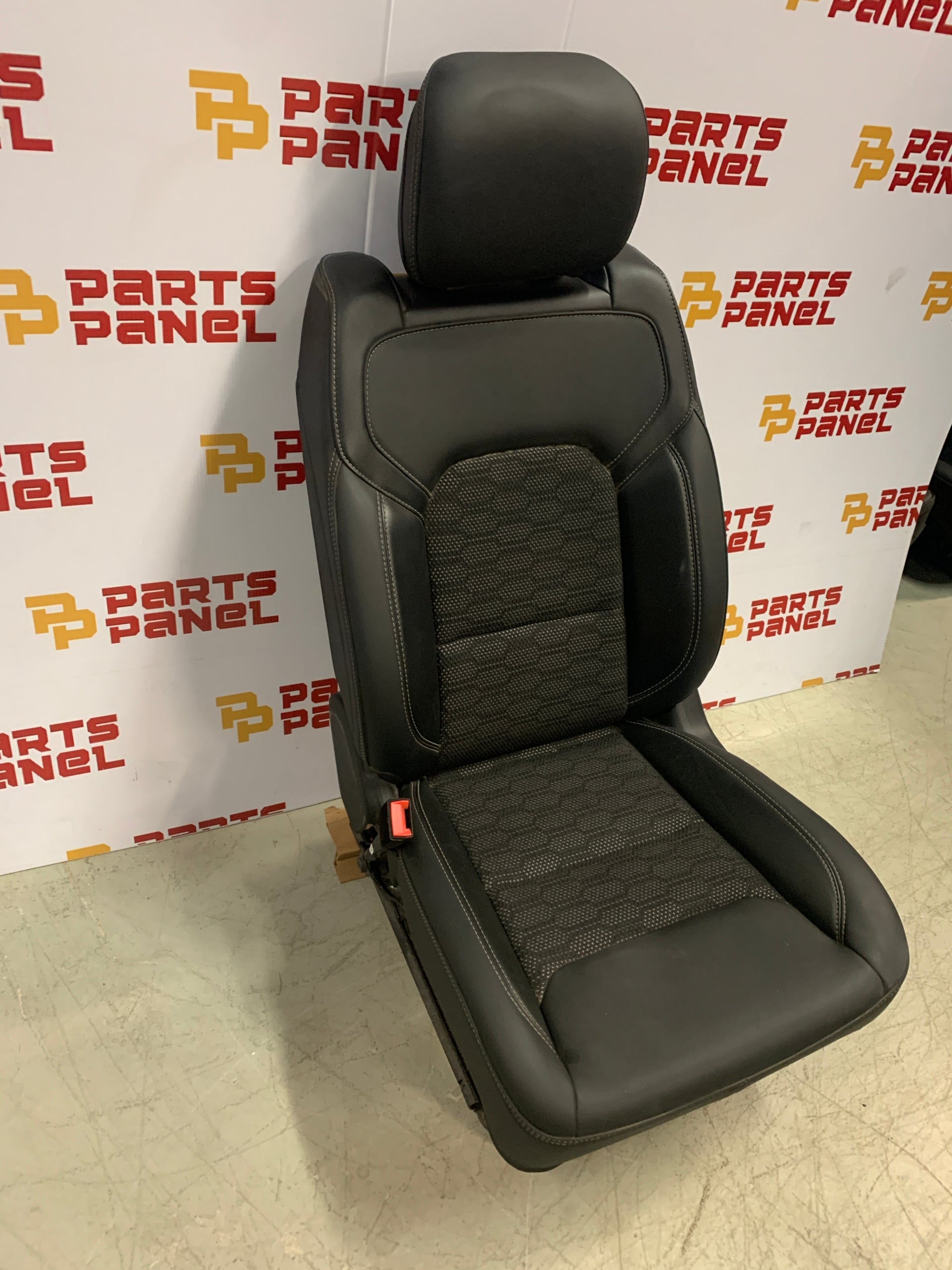 ASIENTO DELANTERO DEL CONDUCTOR, ELÉCTRICO, CALEFACTABLE, TELA Y VINILO, PARA RAM 1500, MODELO NUEVO, 5ª GENERACIÓN, 2019 - 2024