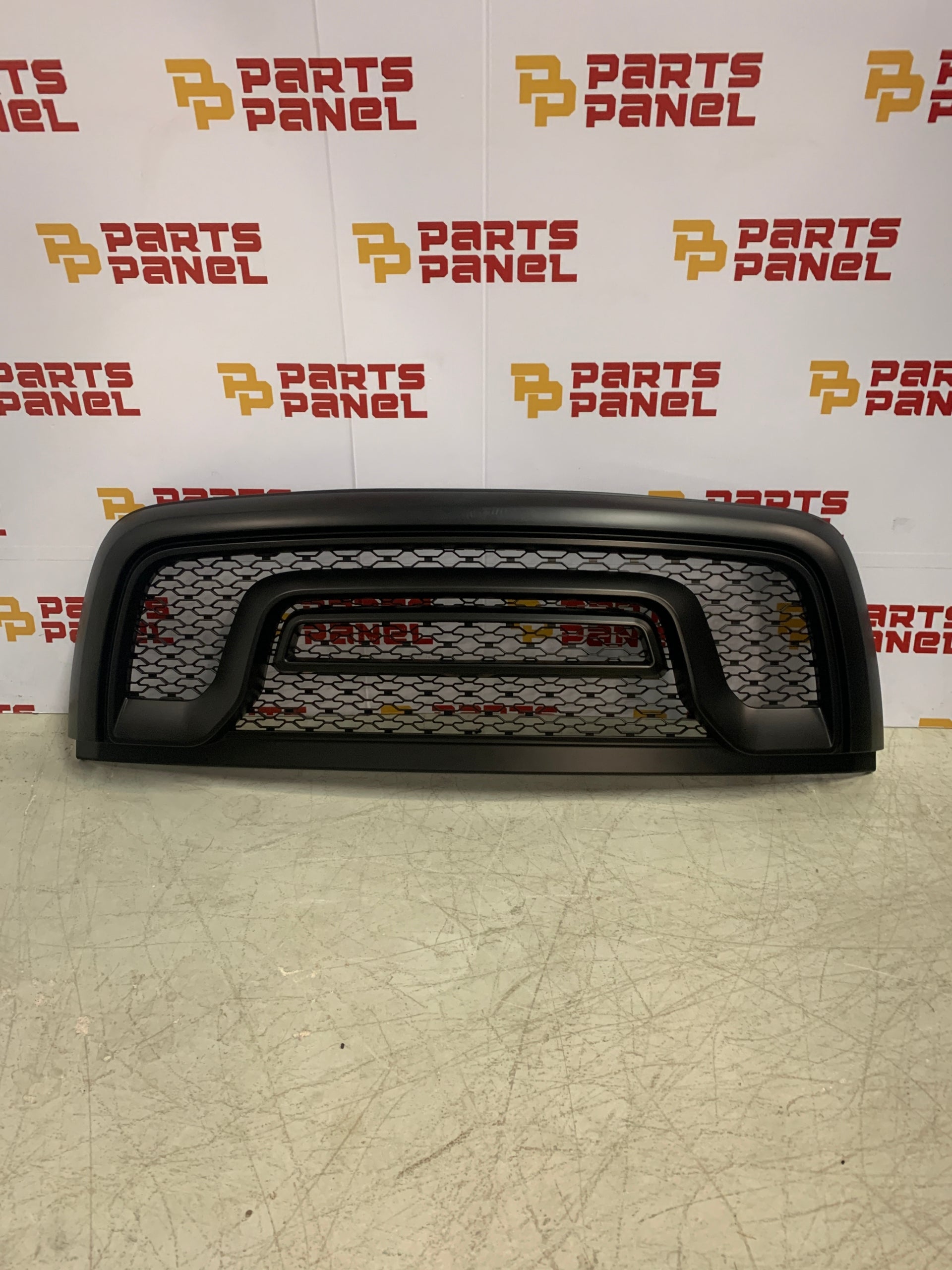 2015-2018 RAM 1500 FRONT GRILLE WITHOUT RAM LETTERS 5UQ43RXFAB