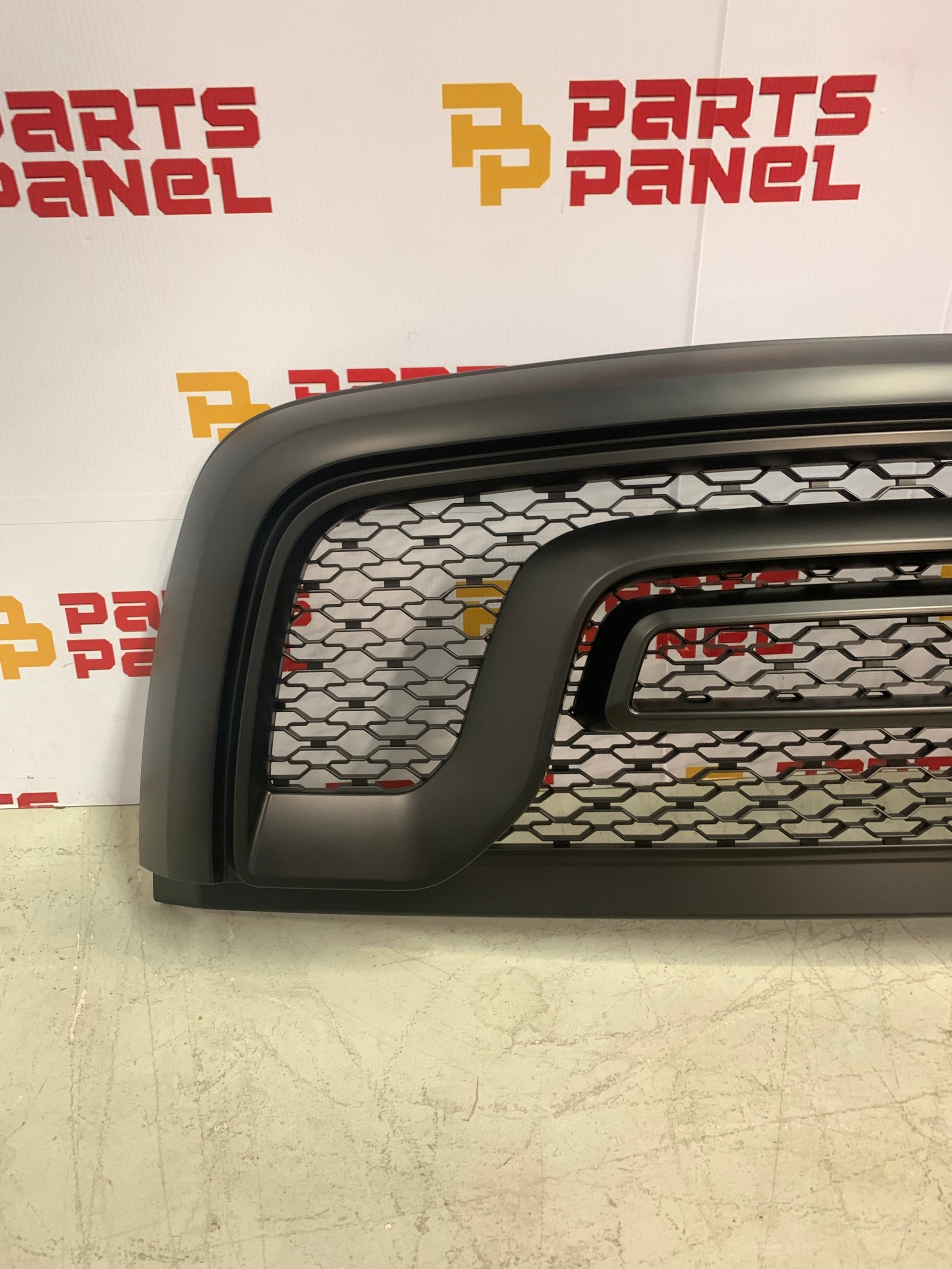 Calandre avant RAM 1500 2015-2018 SANS LETTRES RAM 5UQ43RXFAB