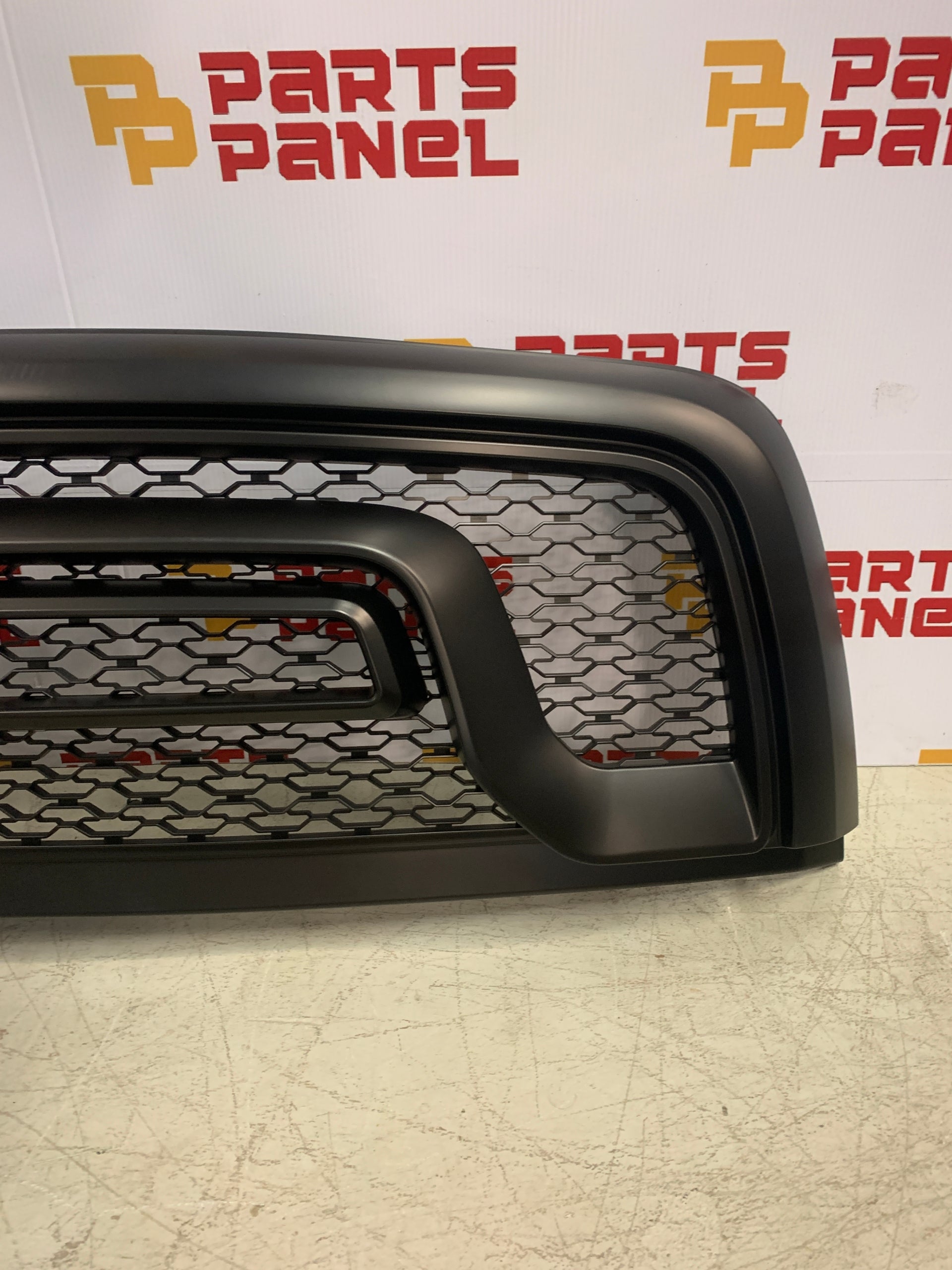 2015-2018 RAM 1500 FRONT GRILLE WITHOUT RAM LETTERS 5UQ43RXFAB