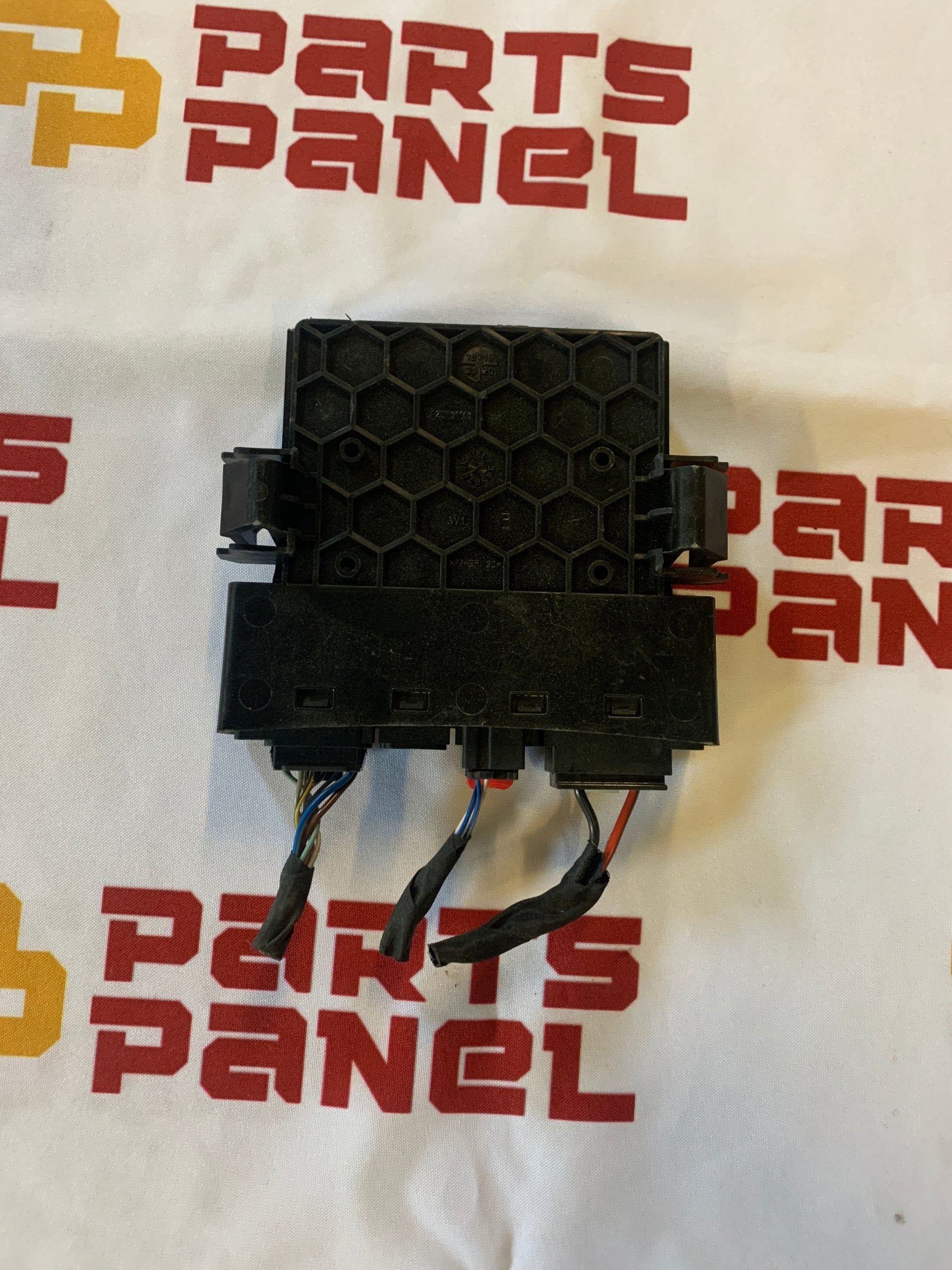 2021 - 2023 GMC YUKON / YUKON XL / CHEVY TAHOE / SUBURBAN / CADILLAC ESCALADE / BUICK ENVISION POWER LIFTGATE CONTROL MODULE 84981378