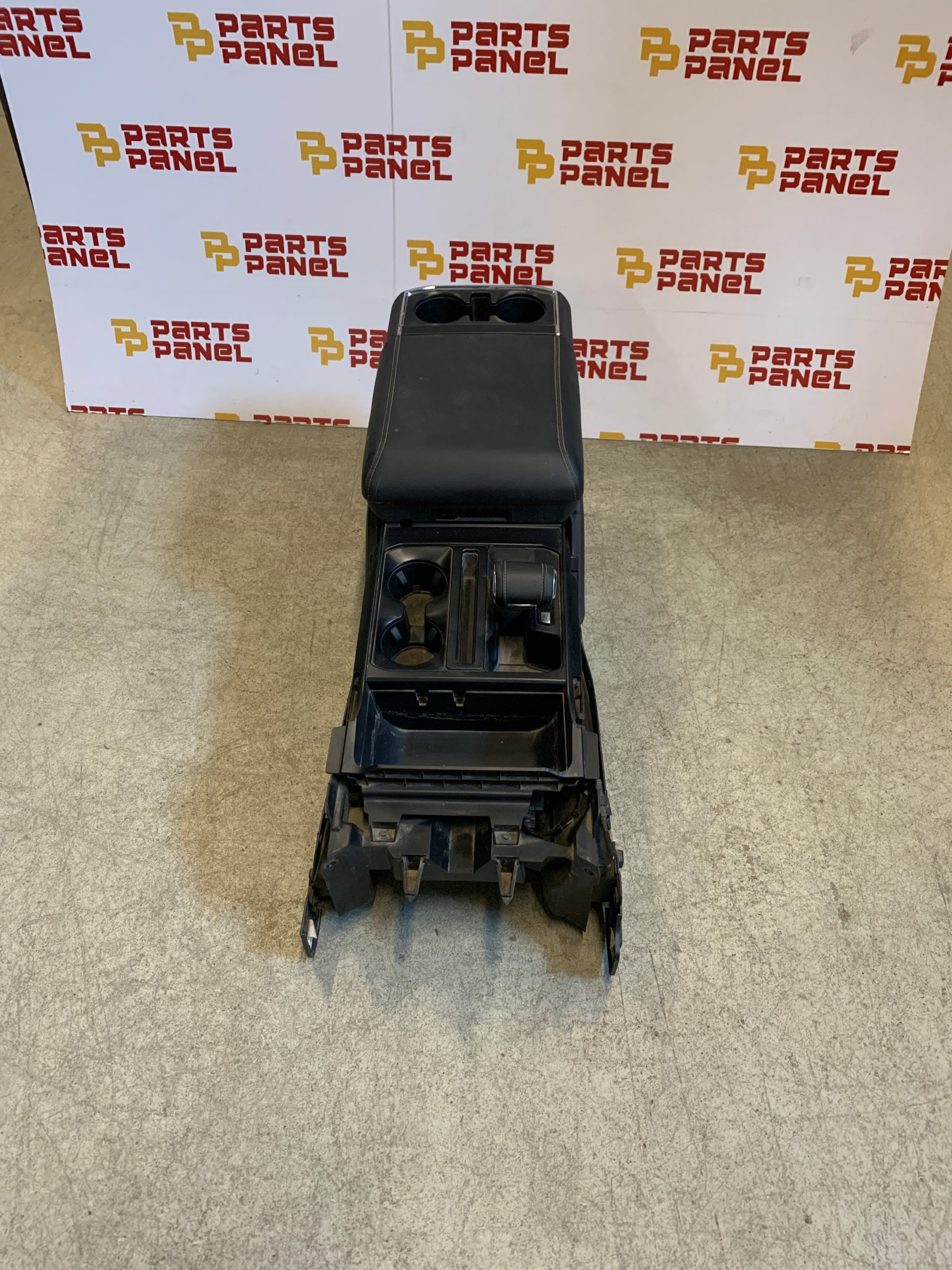 2021 - 2024 FORD F150 CENTER CONSOLE WITH REAR CHARGING PORT