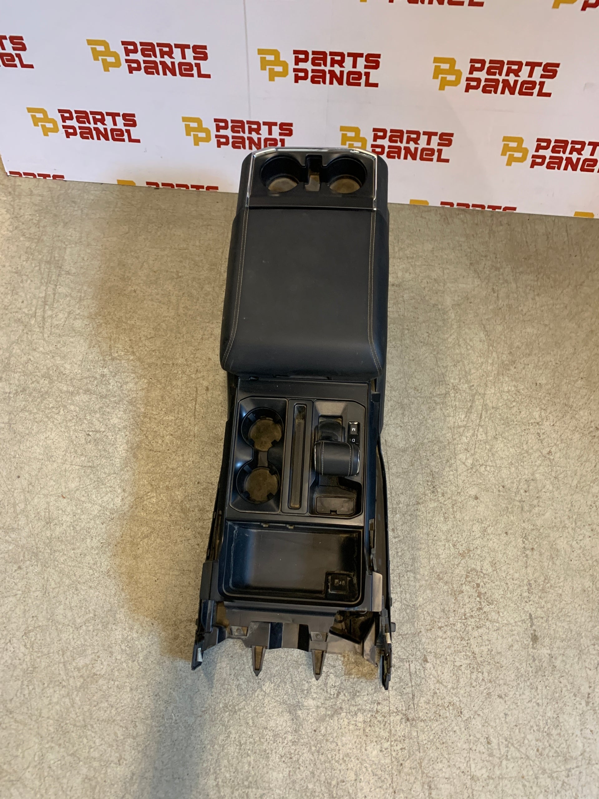 2021 - 2024 FORD F150 CENTER CONSOLE WITH REAR CHARGING PORT