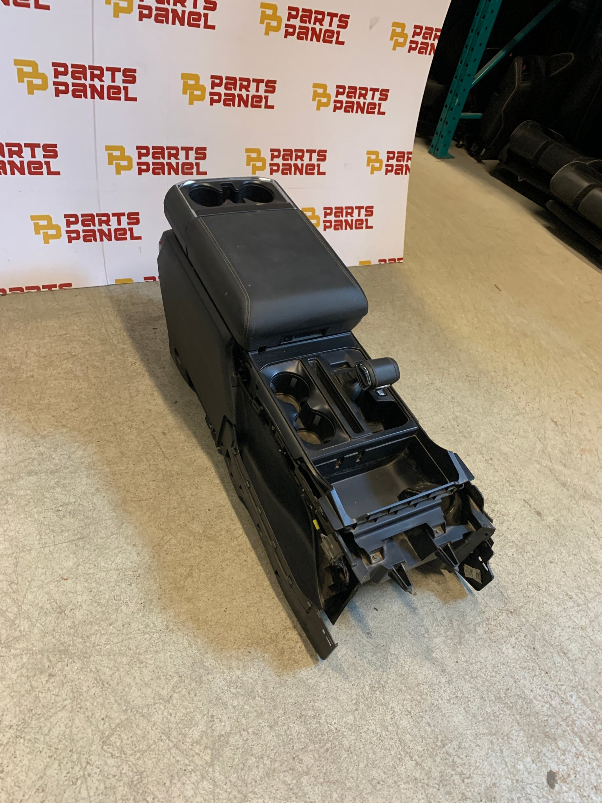 2021 - 2024 FORD F150 CENTER CONSOLE WITH REAR CHARGING PORT