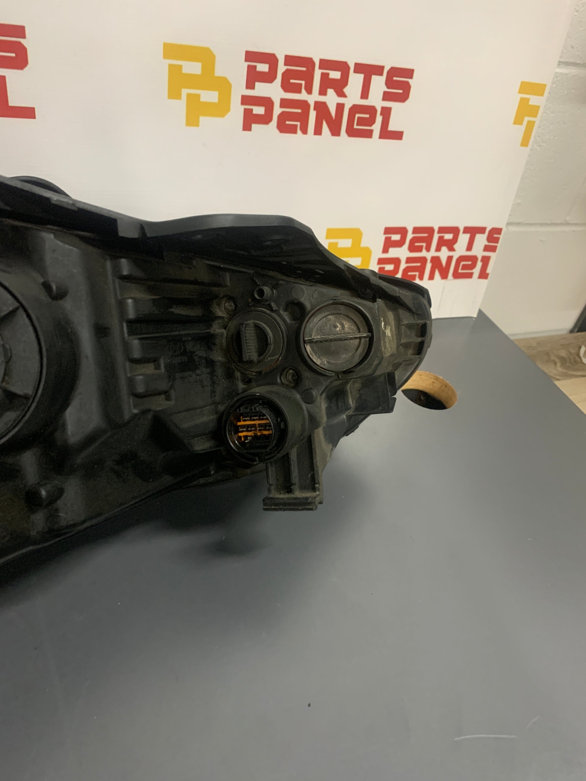 2016 - 2018 HYUNDAI SANTA FE DRIVER SIDE OEM HALOGEN HEADLIGHT 92101-B8520 