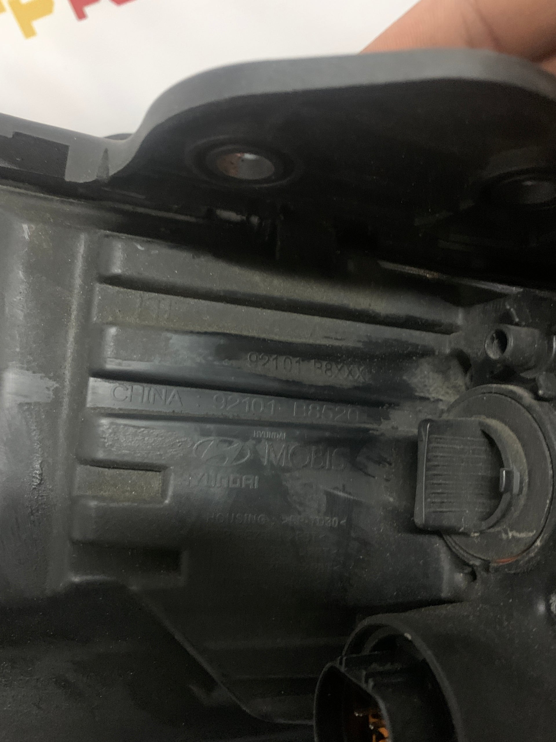 2016 - 2018 HYUNDAI SANTA FE DRIVER SIDE OEM HALOGEN HEADLIGHT 92101-B8520 